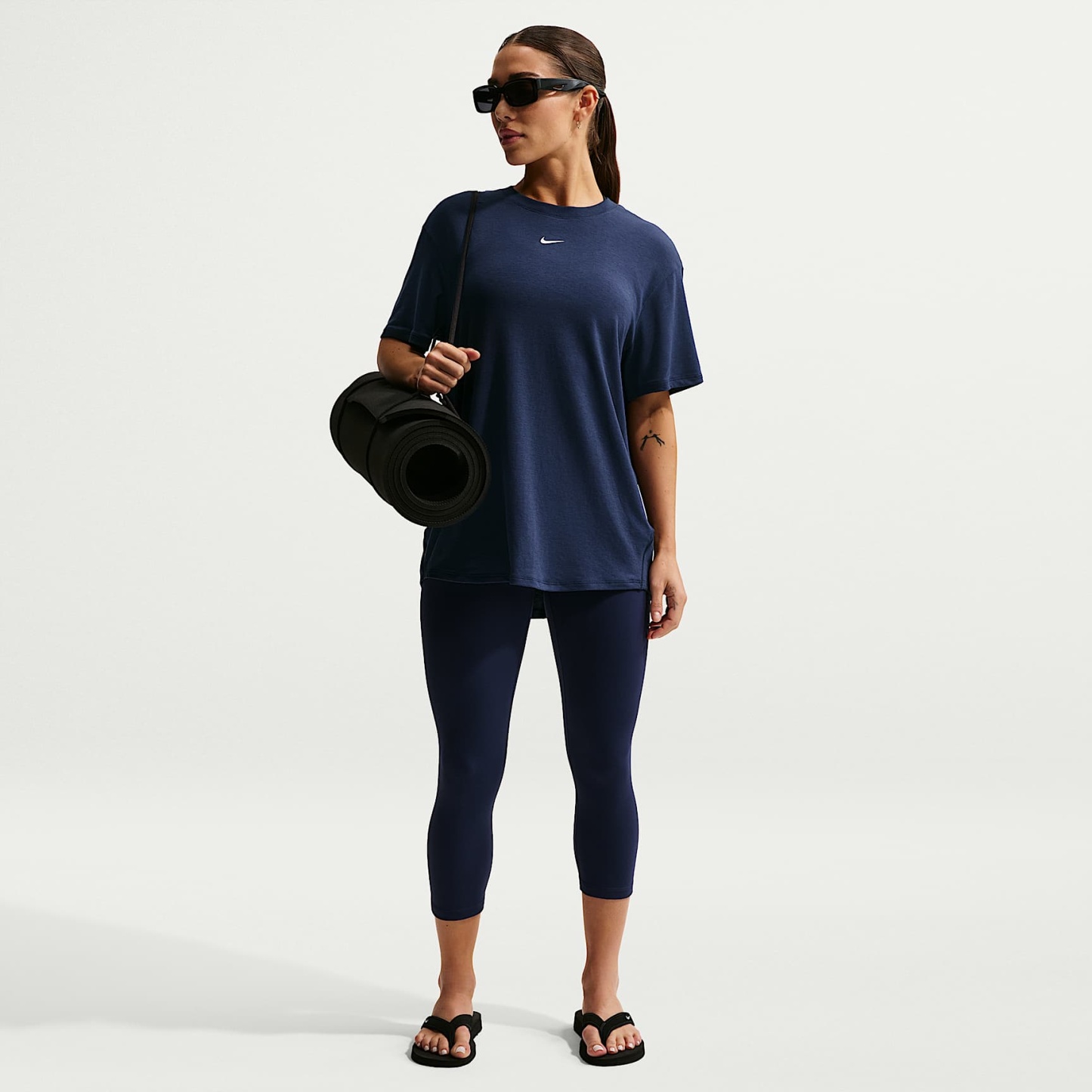 Nike One Relaxed Women's Dri-FIT Short-Sleeve Top – Midnight Navy/White