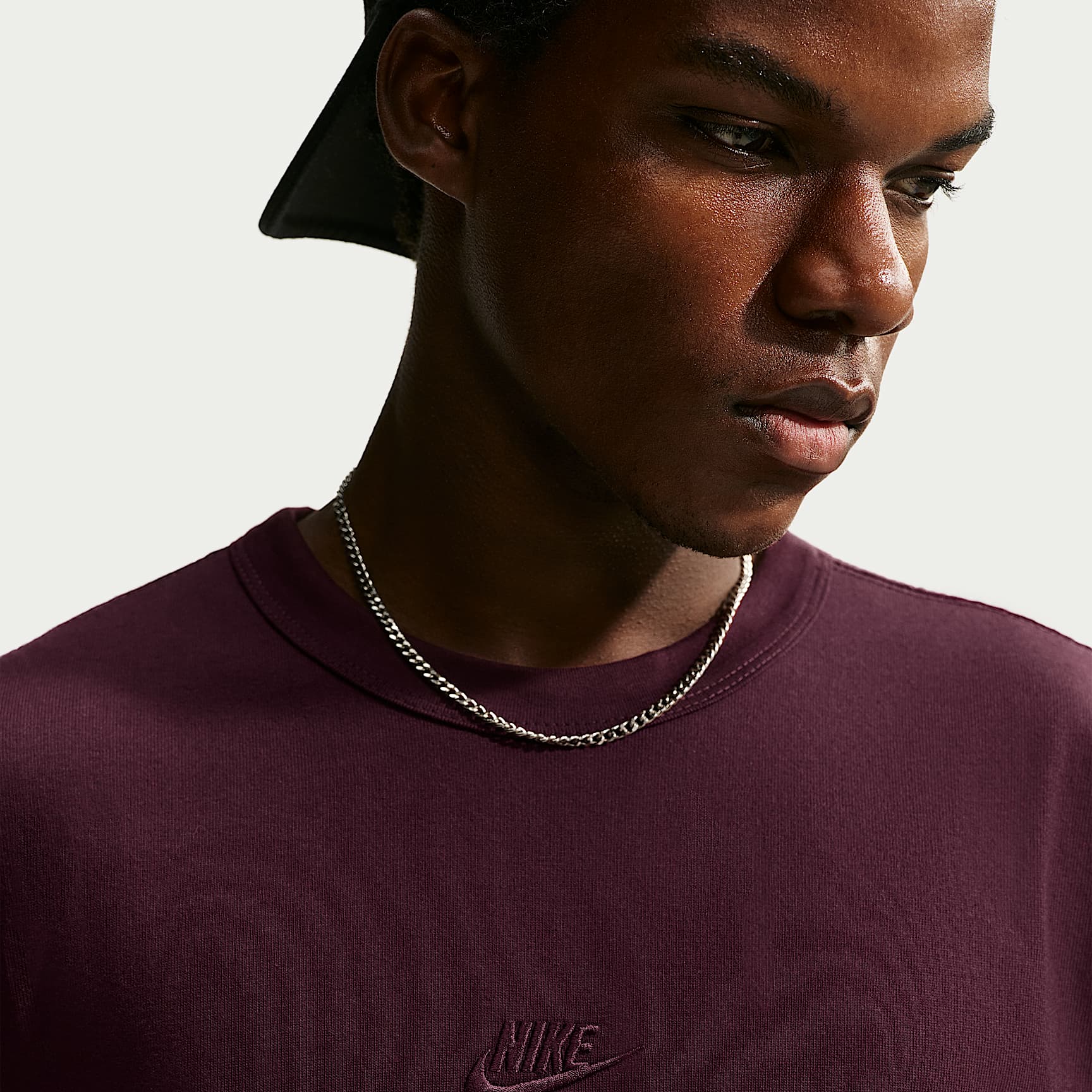 Nike Sportswear Premium Essentials Men's T-Shirt – Burgundy Crush