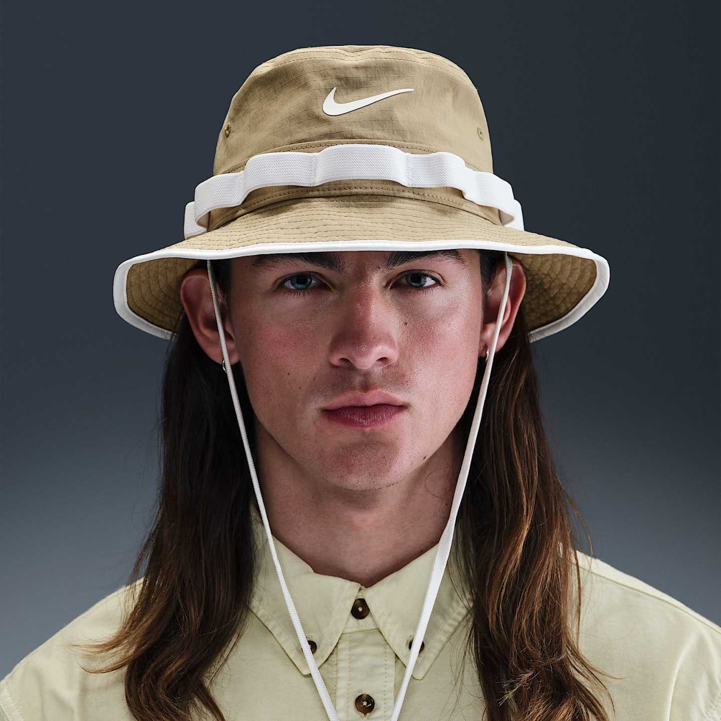 Nike Apex Dri-FIT Bucket Hat – Parachute Beige/White/Anthracite/White