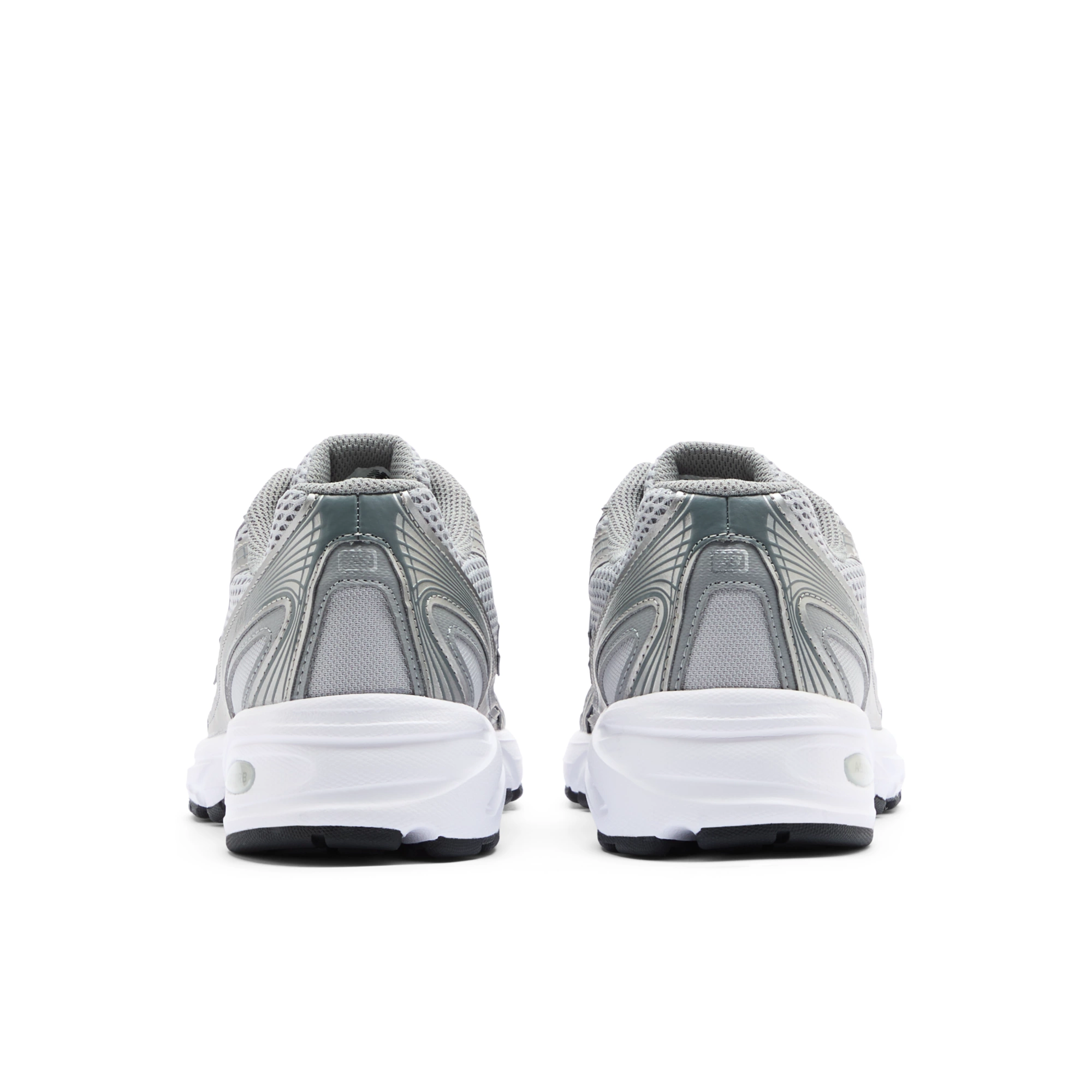 740 – CASTLEROCK with Metallic Silver and Silver Metallic