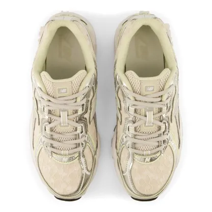 740 – MOONBEAM with LIGHT SILVER METALLIC
