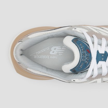 Made in USA 990v6 – Light Mushroom with Moonrock