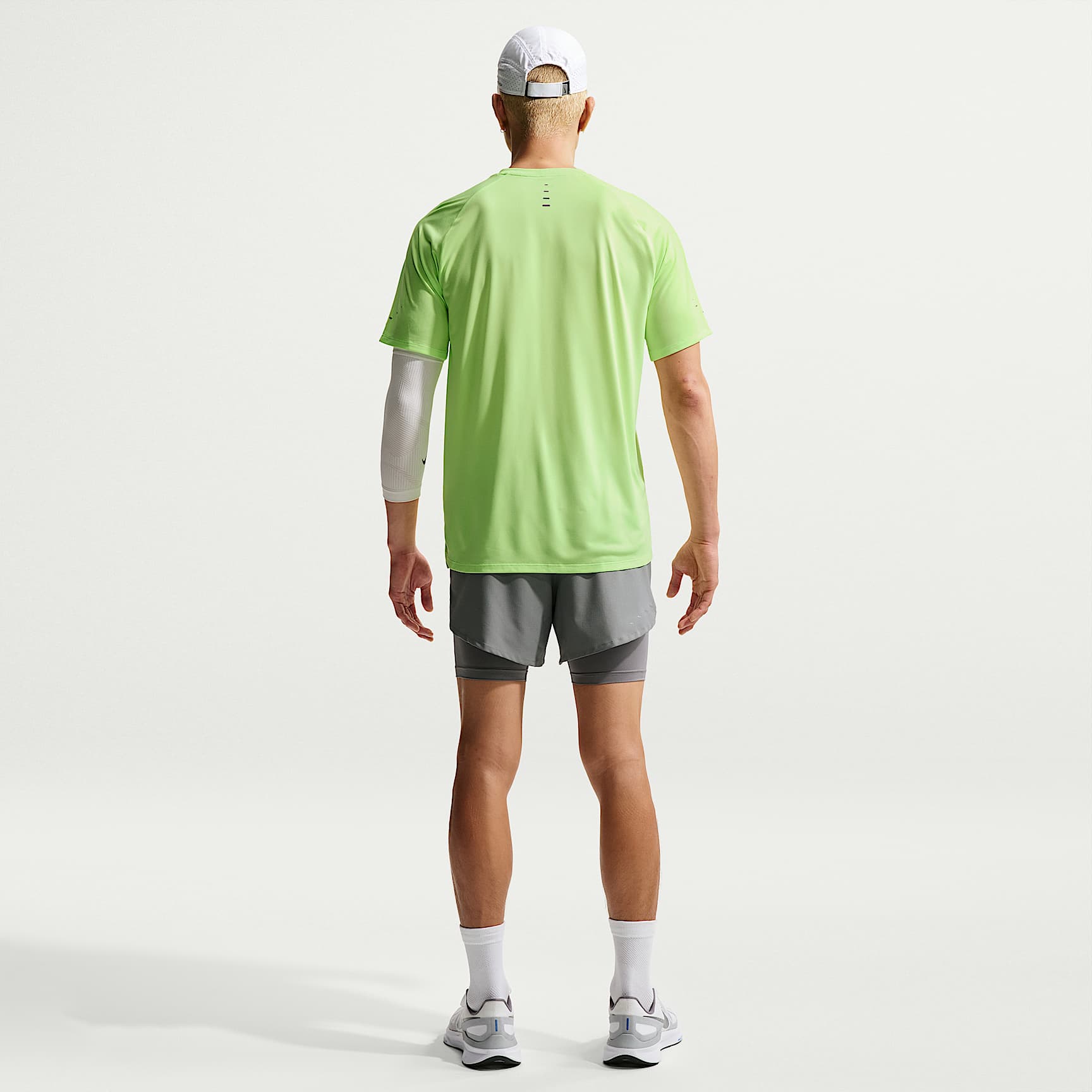 Nike Stride Men's Dri-FIT 13cm (approx.) Hybrid Running Shorts – Smoke Grey