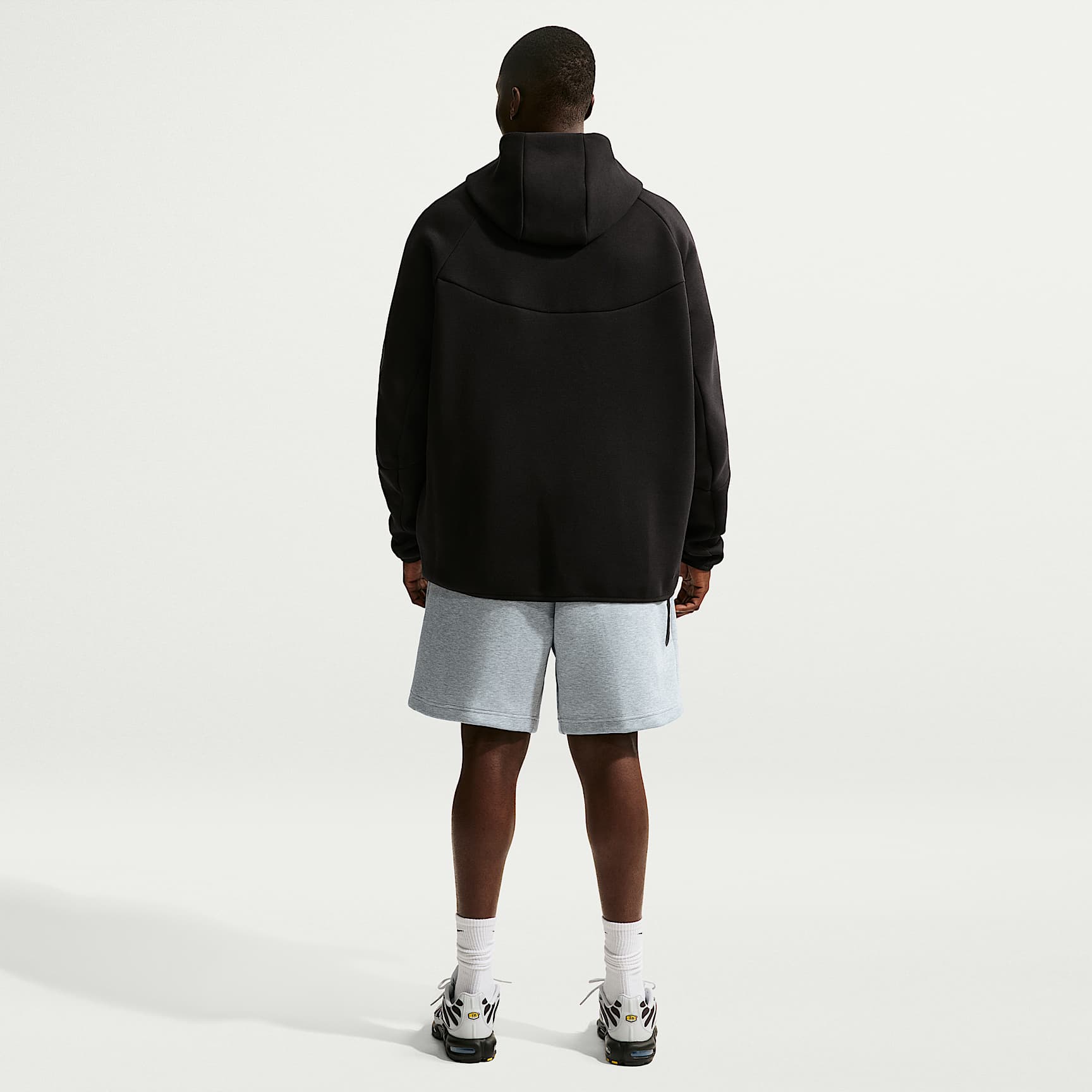 Nike Tech Men's Fleece Shorts – Dark Grey Heather/Black