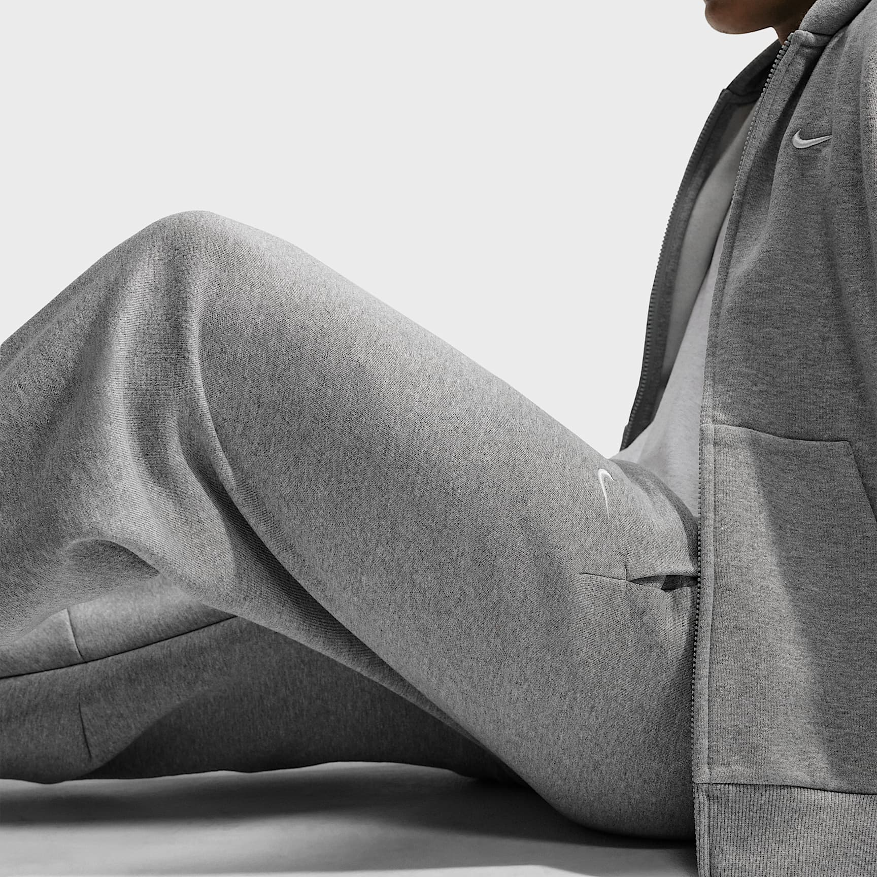 Nike Solo Fleece Men's Joggers – Dark Grey Heather/Sail