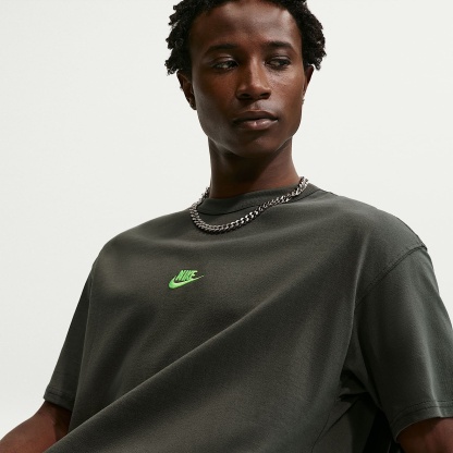 Nike Sportswear Premium Essentials Men's T-Shirt – Newsprint