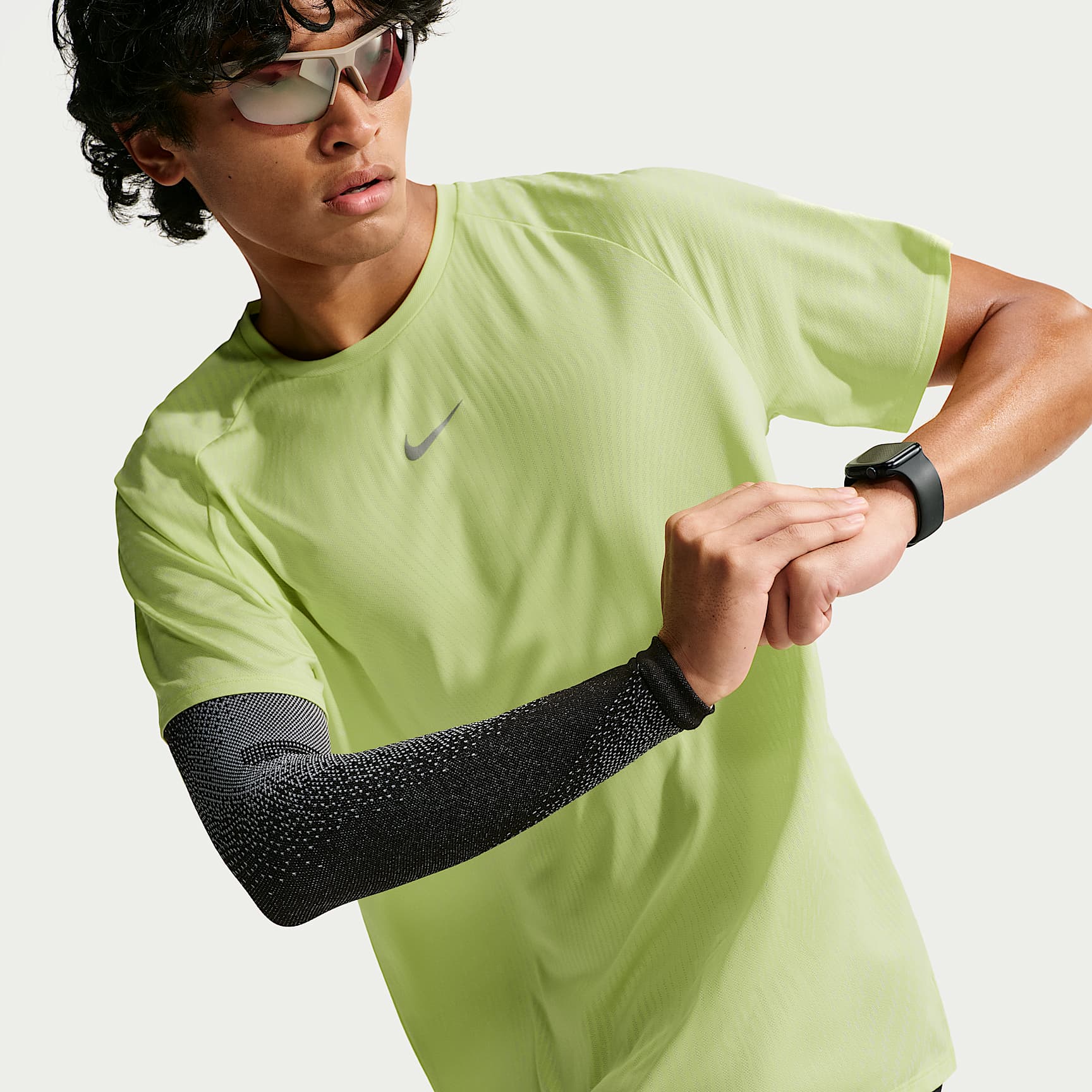 Nike Stride Aero-FIT Men's Short-Sleeve Running Top – Light Lemon Twist/Light Silver
