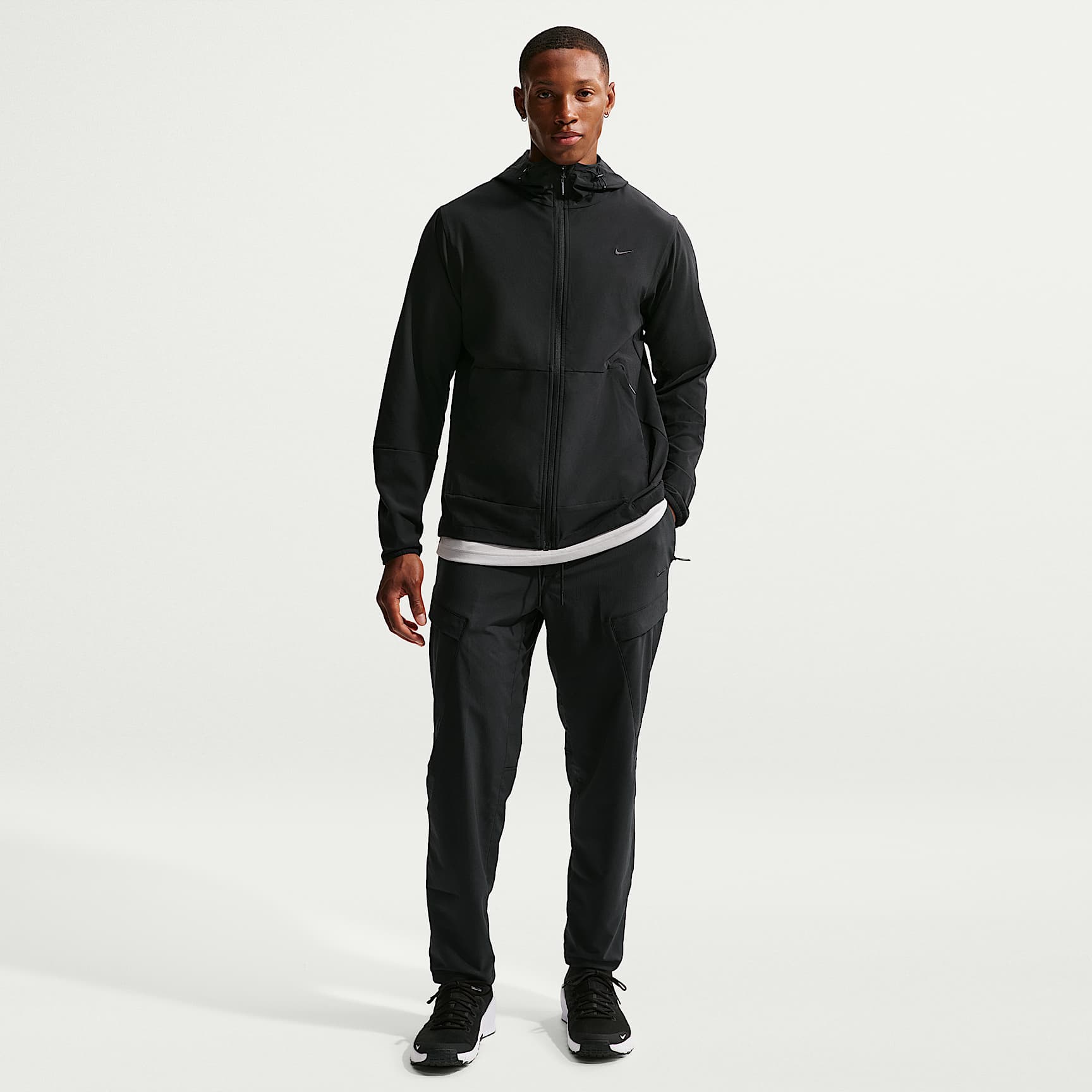 Nike Unlimited Men's Dri-FIT Versatile Cargo Trousers – Black/Black/Black