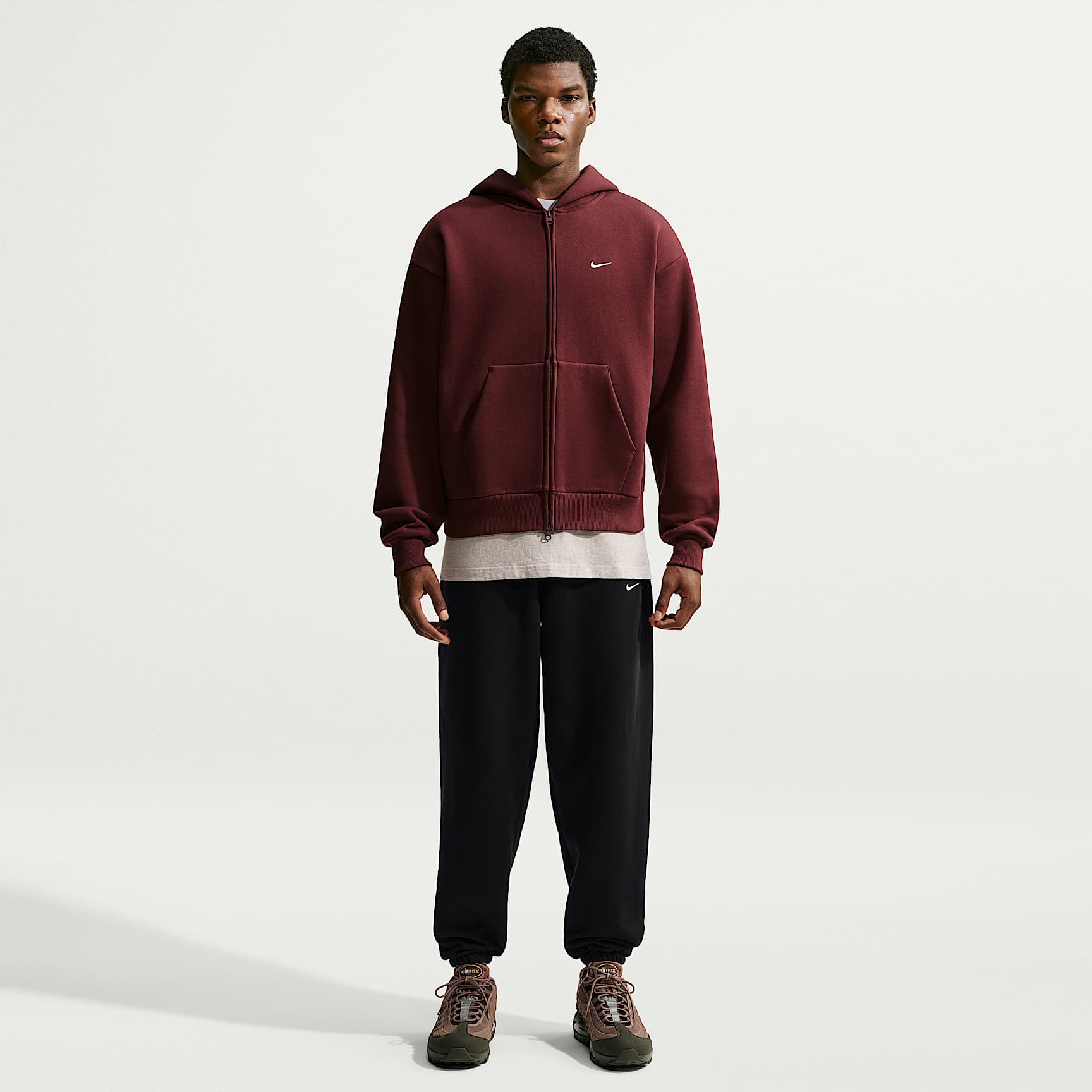 Nike Solo Fleece Men's Cuffed Trousers – Total Black/Sail