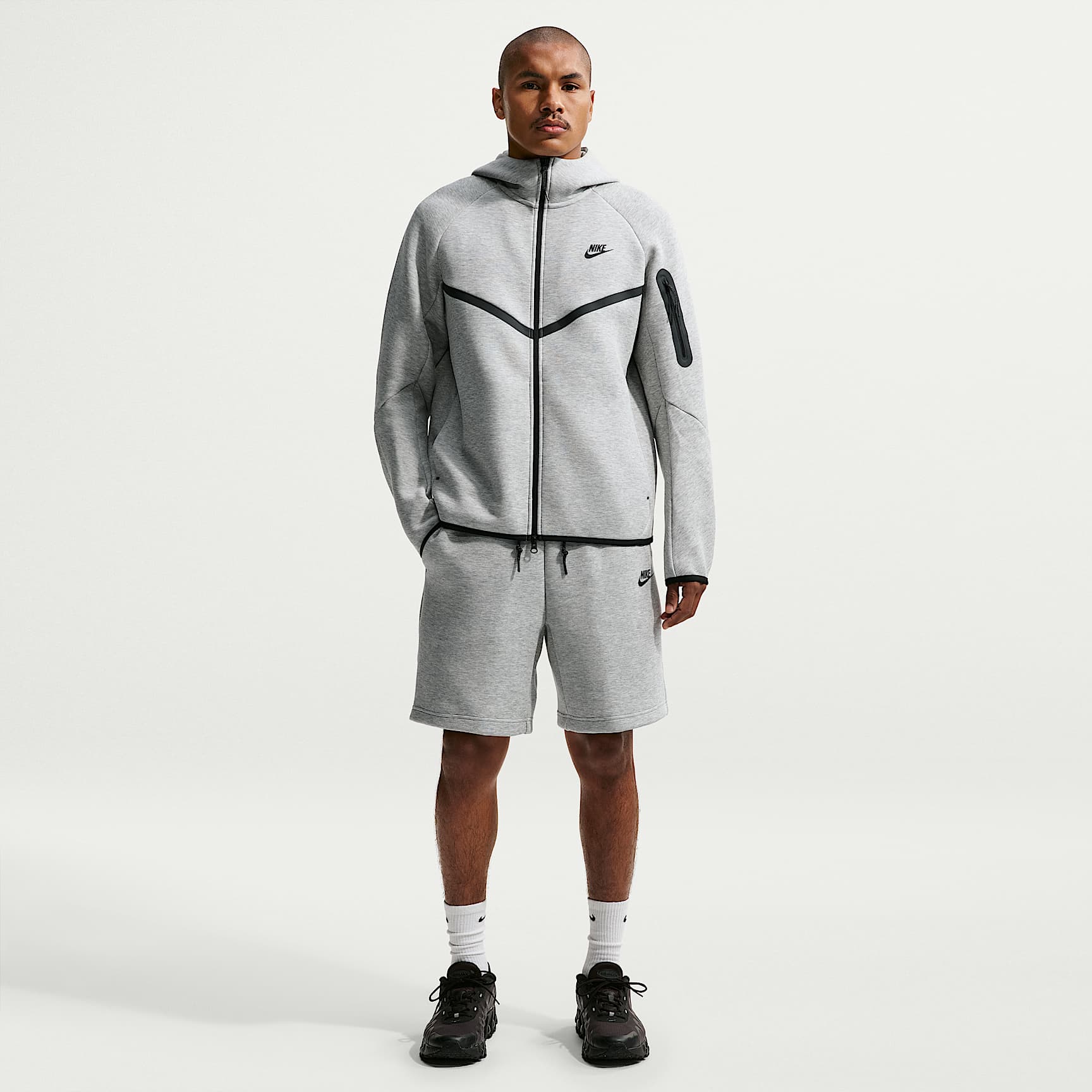 Nike Tech Men's Fleece Shorts – Dark Grey Heather/Black