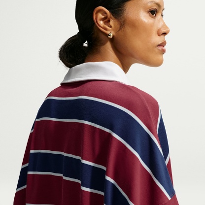 Nike Sportswear  Women's 1/4-Zip Sweatshirt – Team Crimson/Court Blue/Glacier Blue