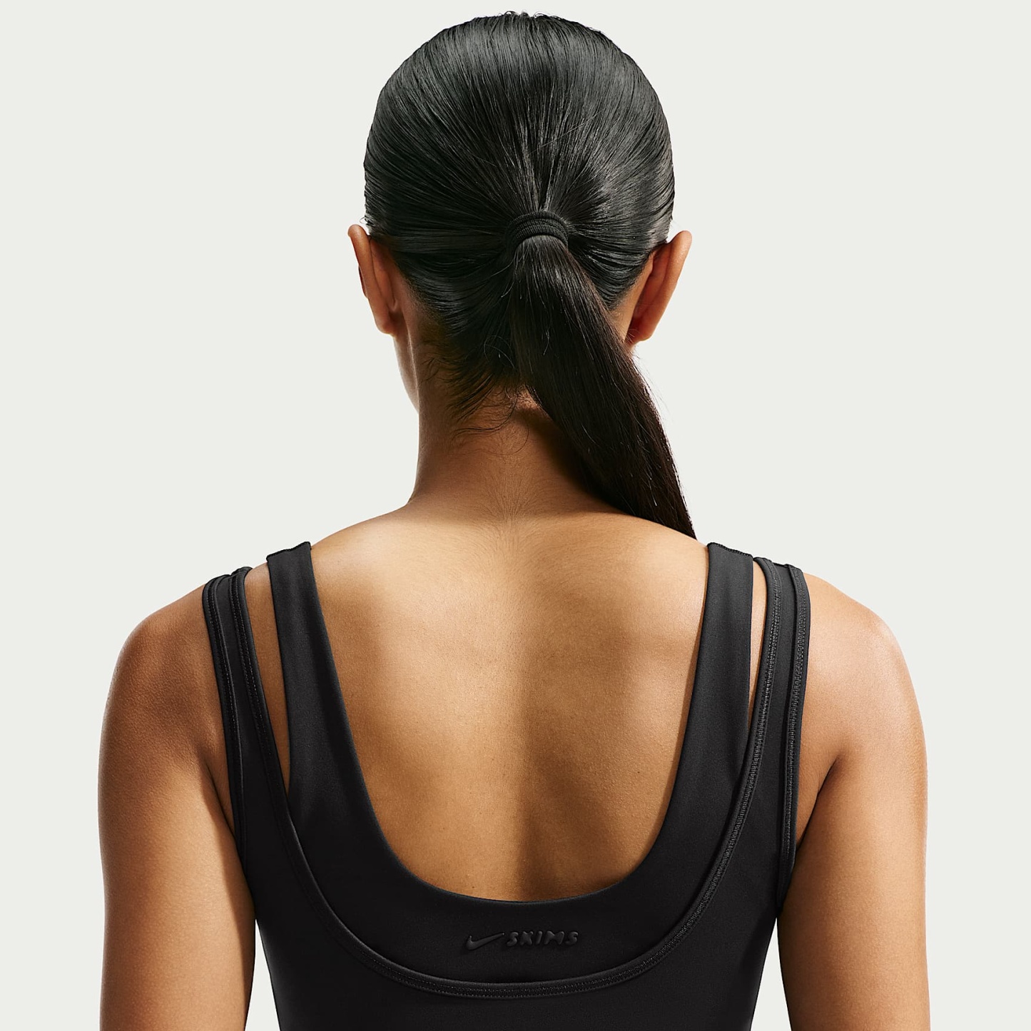 NikeSKIMS Matte Women's Double-Strap Scoop Tank Top – NSKM Obsidian/NSKM Obsidian