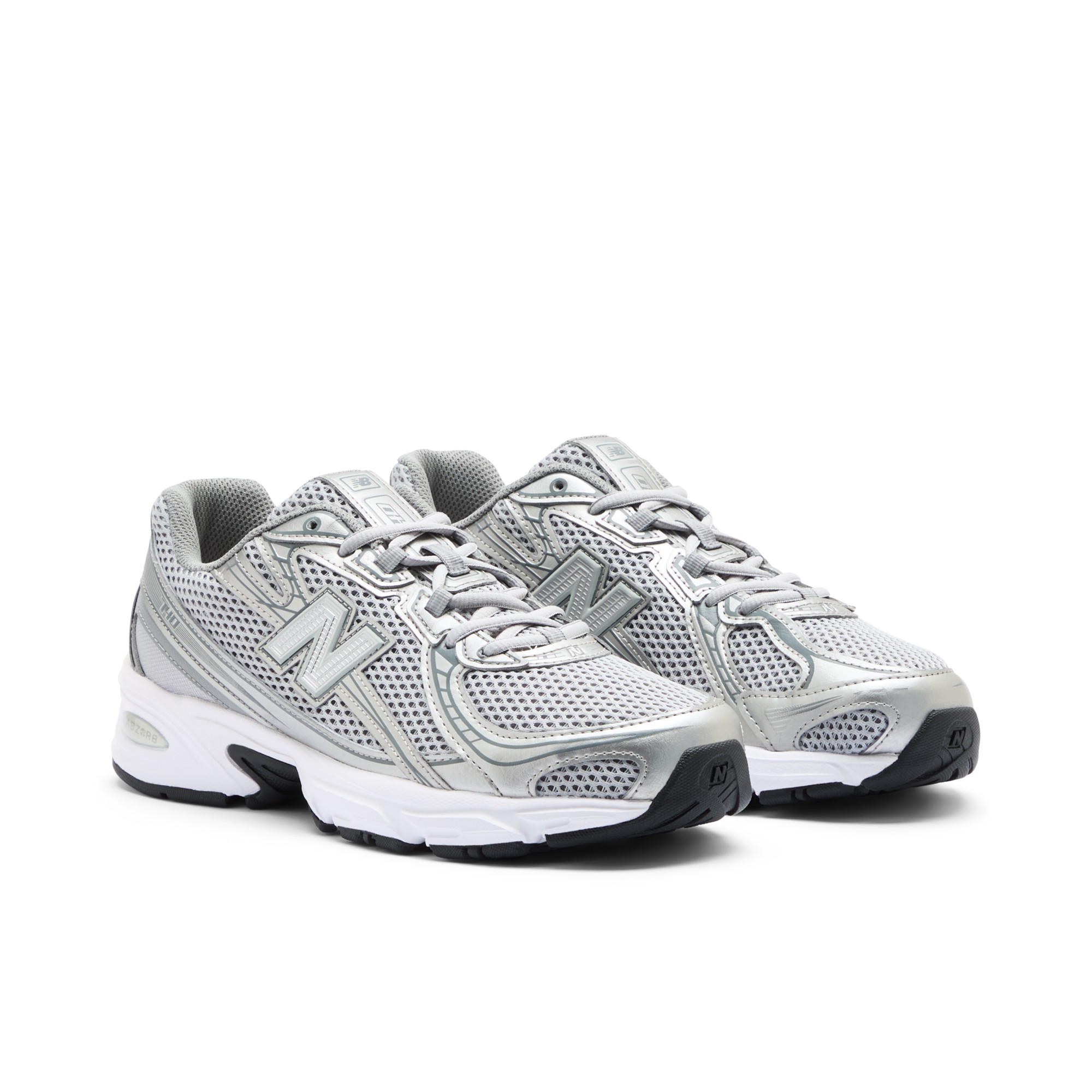 740 – CASTLEROCK with Metallic Silver and Silver Metallic