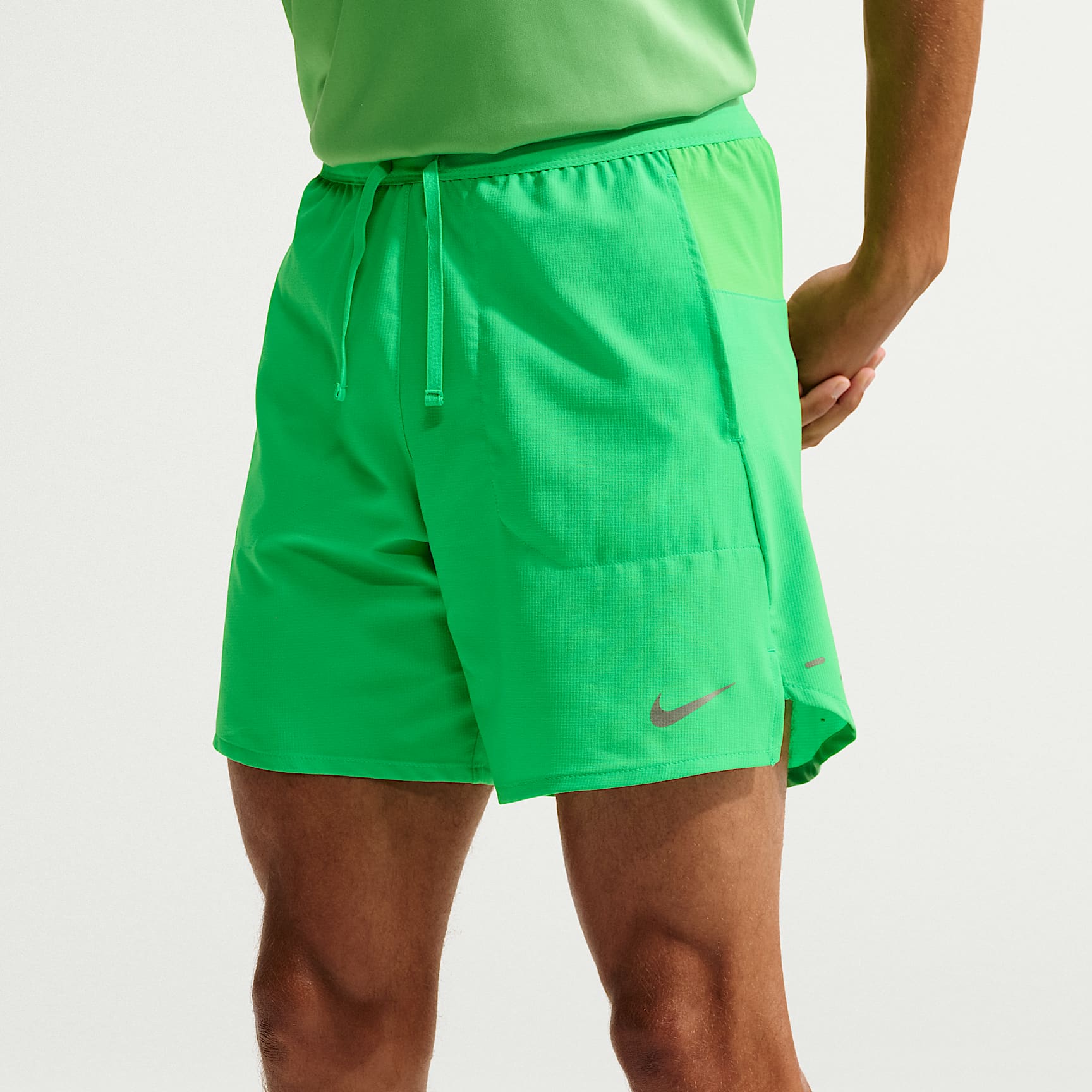 Nike Stride Men's Dri-FIT 18cm (approx.) 2-in-1 Running Shorts – Green Spark