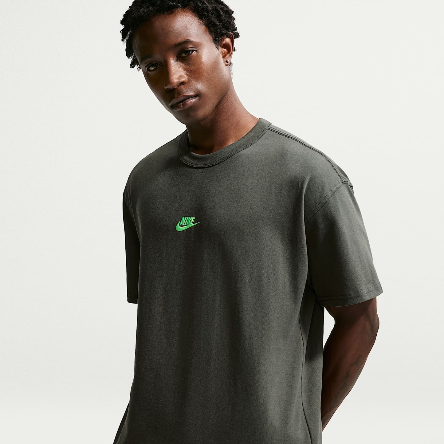 Nike Sportswear Premium Essentials Men's T-Shirt – Newsprint