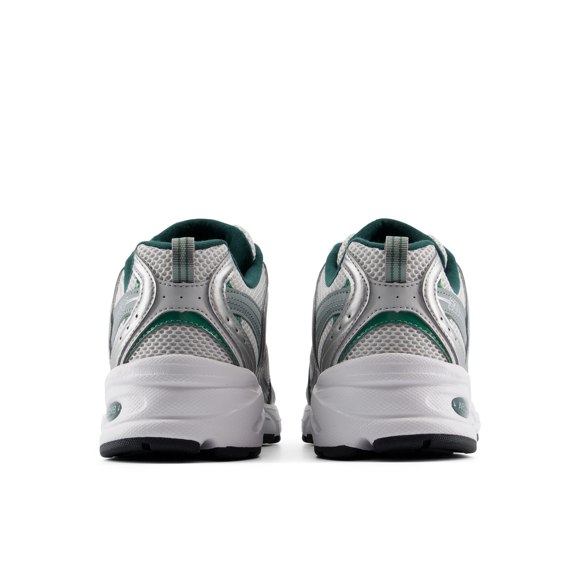 530 – SILVER METALLIC with GREY MATTER and OUTFIELD