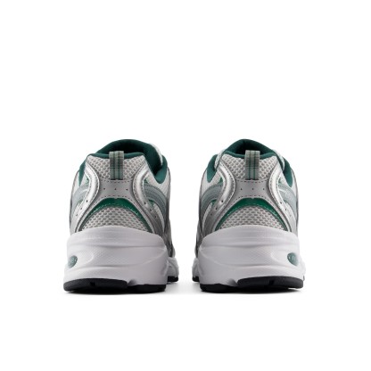 530 – SILVER METALLIC with GREY MATTER and OUTFIELD