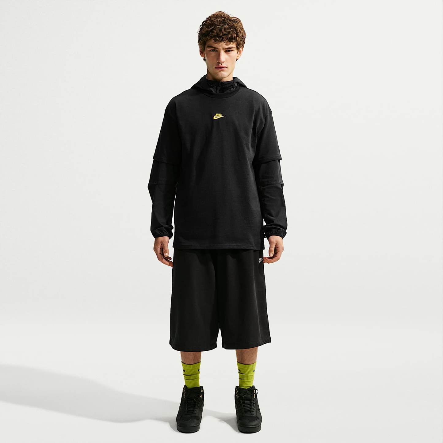 Nike Sportswear Premium Essentials Men's T-Shirt – Black/Chrome Yellow