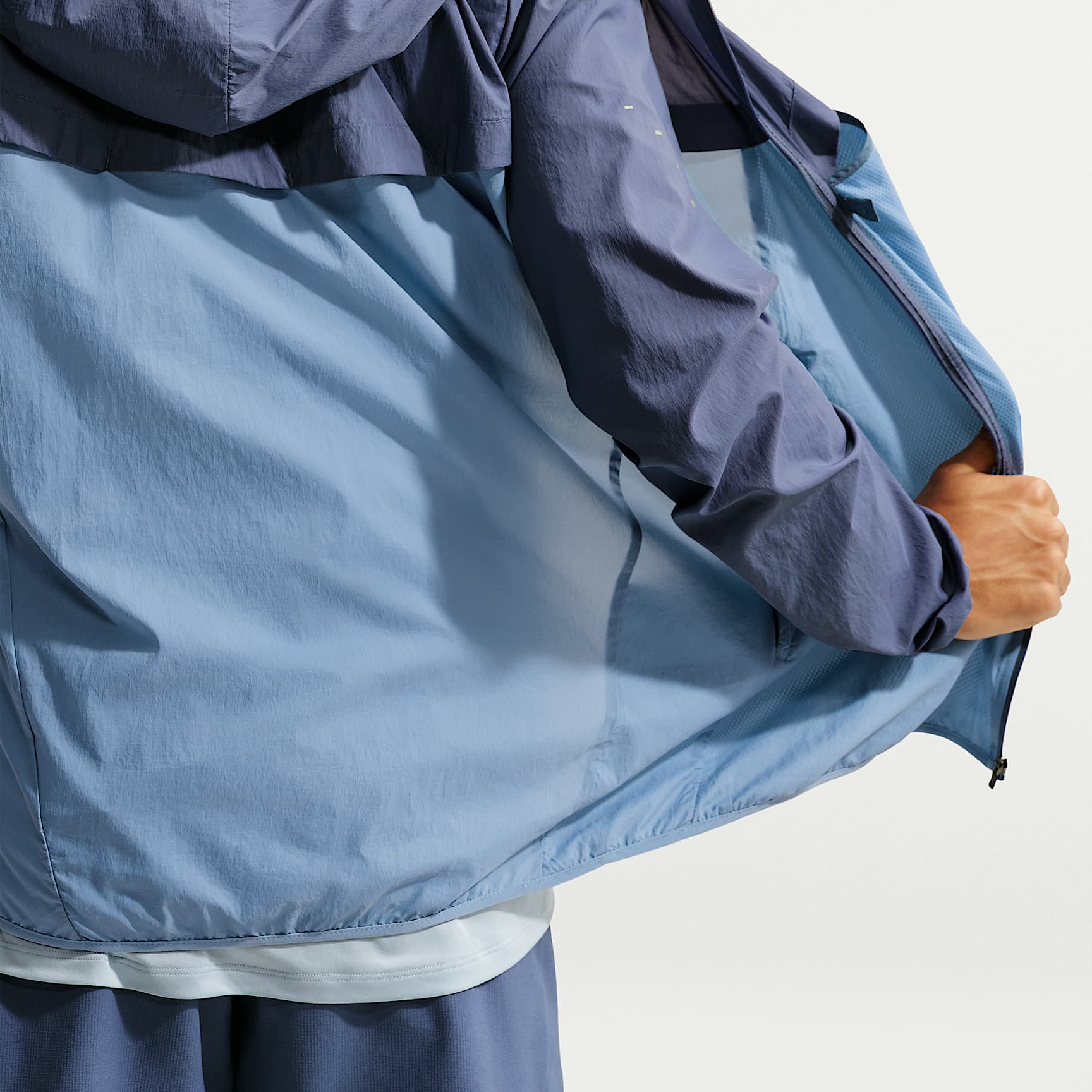 Nike Stride Men's Repel UV Running Jacket – Diffused Blue/Work Blue