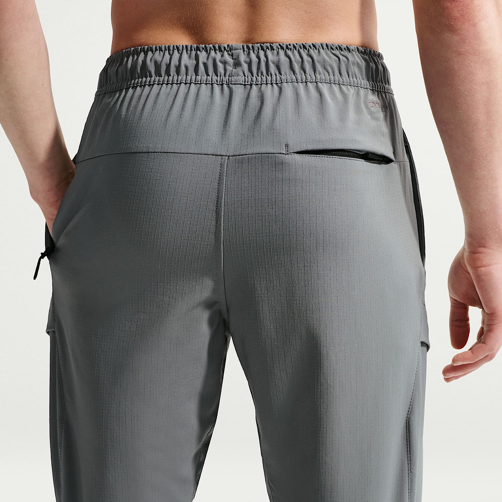 Nike Unlimited Men's Dri-FIT Versatile Cargo Trousers – Smoke Grey/Black/Smoke Grey