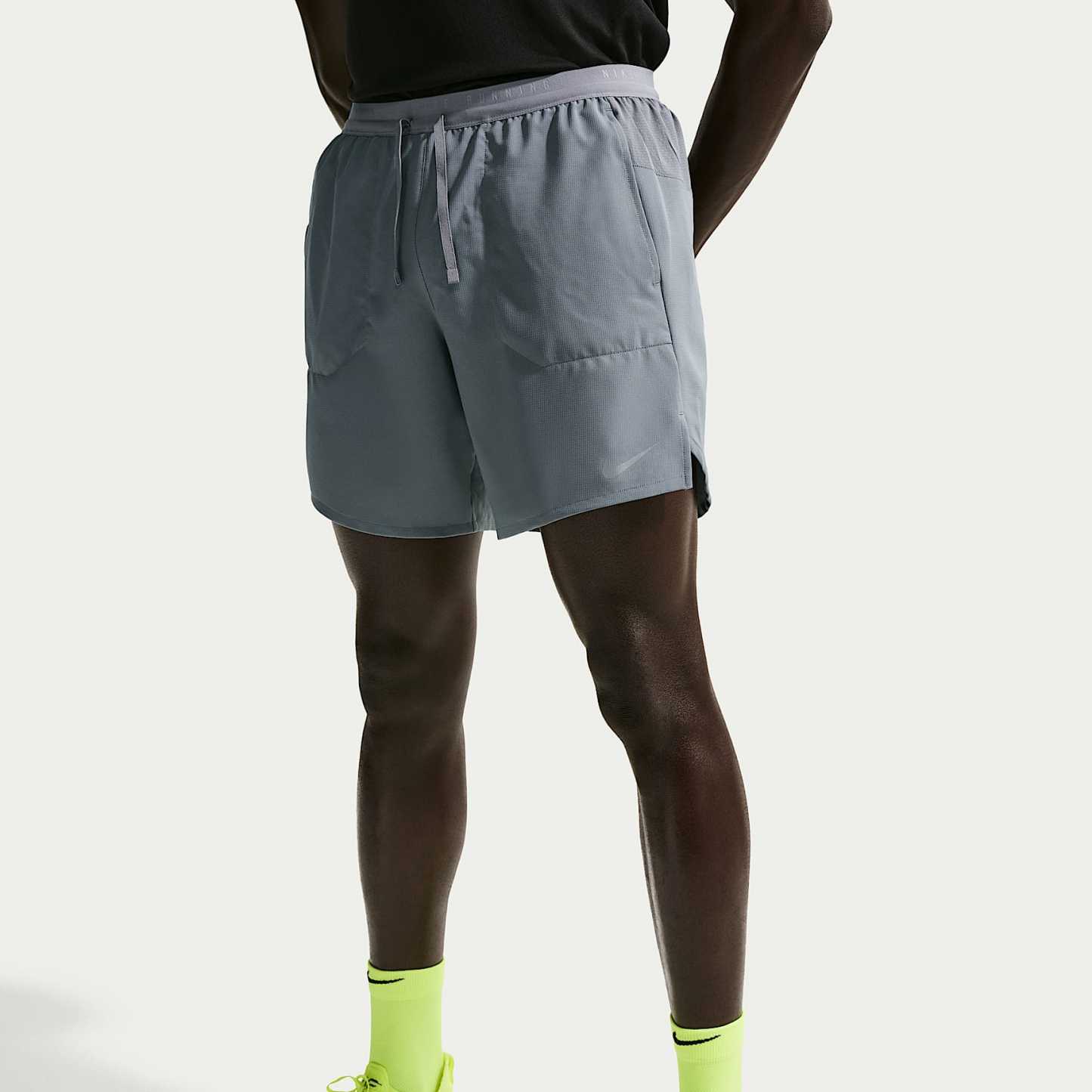 Nike Stride Men's Dri-FIT 18cm (approx.) 2-in-1 Running Shorts – Smoke Grey