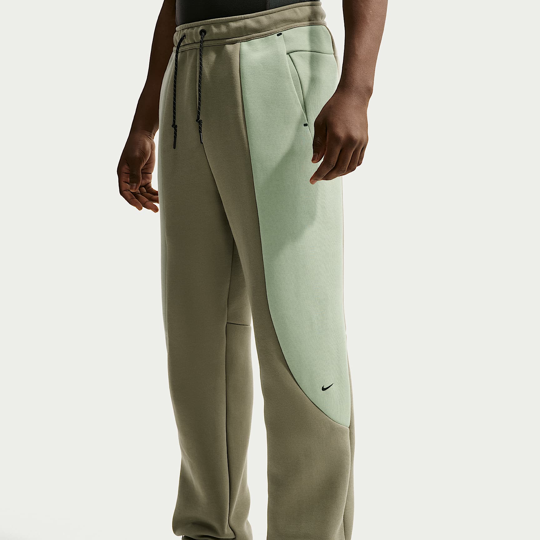 Nike Tech Men's Colour-Block Open-Hem Fleece Trousers – Silver Sage/Jade Horizon/Black