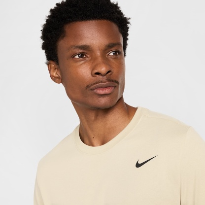 Nike Dri-FIT Men's Fitness T-Shirt – Desert Khaki/Black