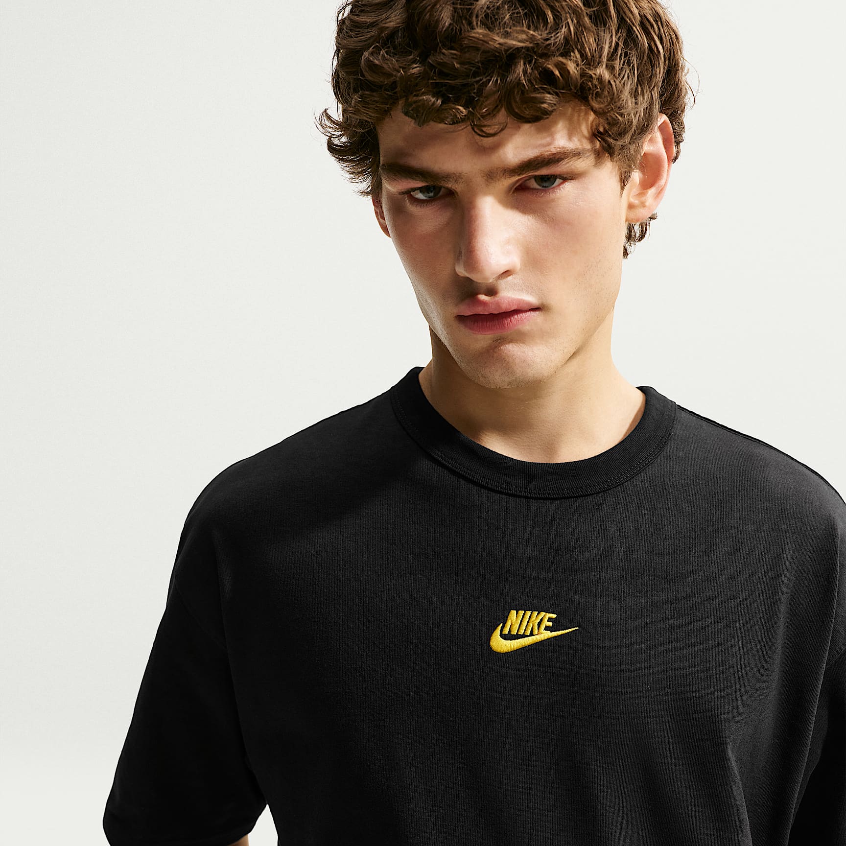 Nike Sportswear Premium Essentials Men's T-Shirt – Black/Chrome Yellow