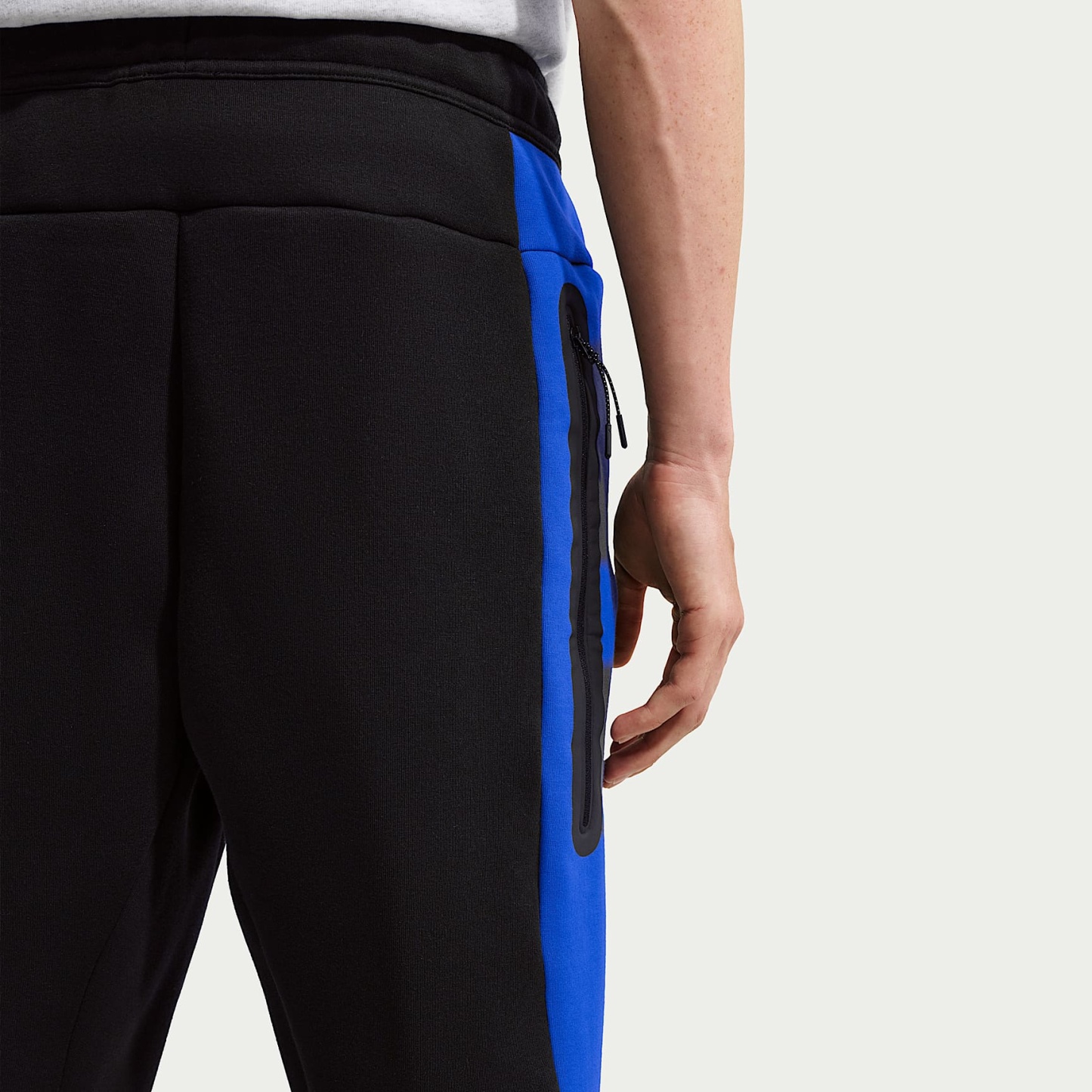 Nike Tech Men's Colour-Block Open-Hem Fleece Trousers – Black/Old Royal/Black