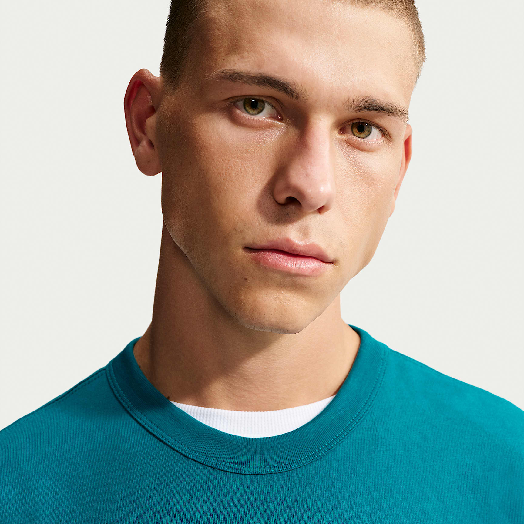 Nike Sportswear Premium Essentials Men's T-Shirt – Bright Spruce/Flat Silver