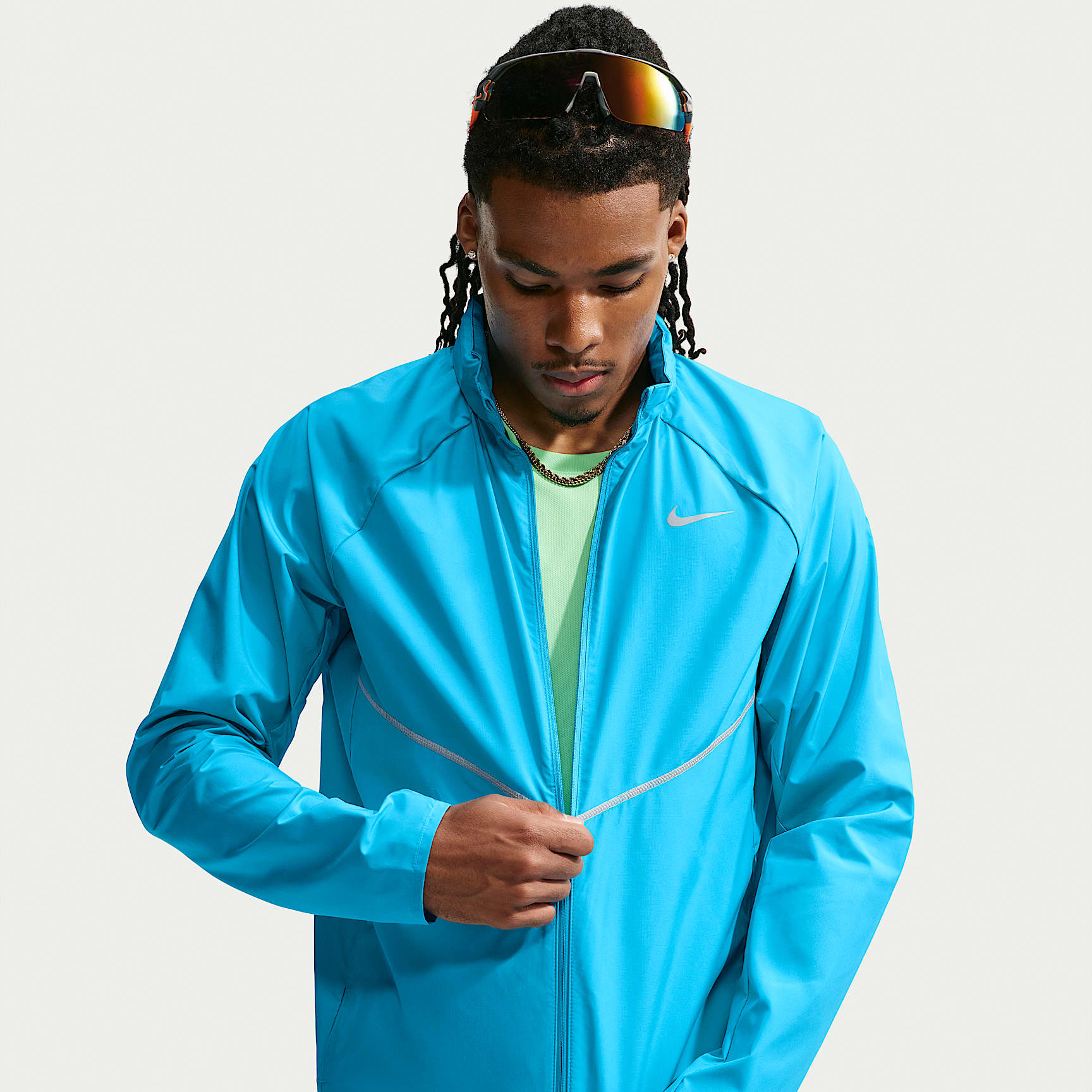 Nike Miler Men's Repel UV Protection Running Jacket – Light Current Blue/Light Current Blue