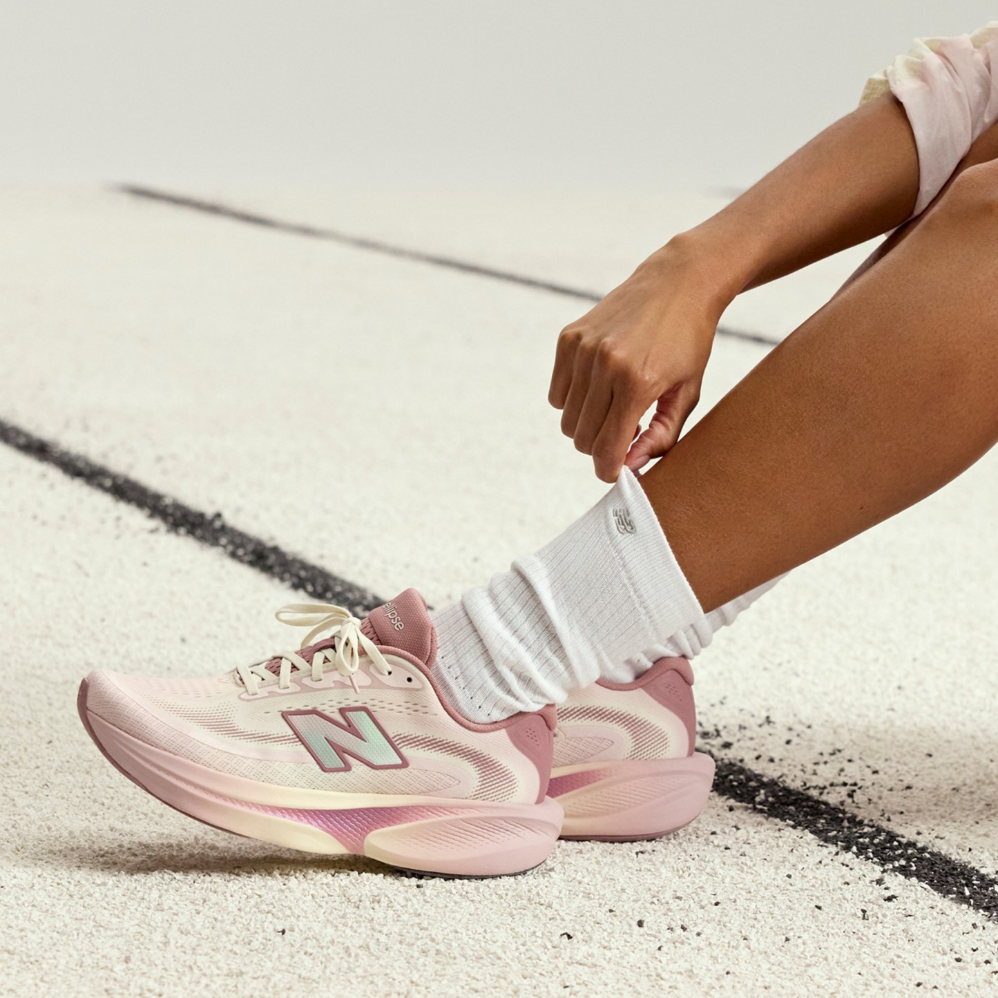 Ellipse x Gabby Thomas – LONE STAR GREY with STONE PINK