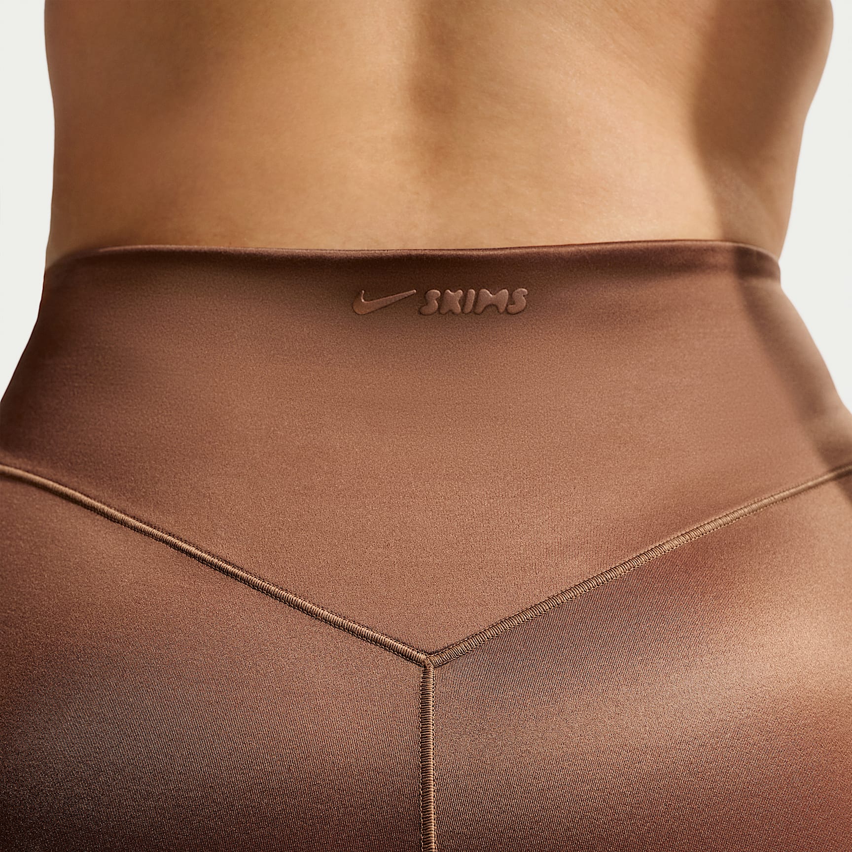 NikeSKIMS Satin Shine Women's High-Waisted Bonded 66cm (approx.) Leggings – NSKM Carob Brown