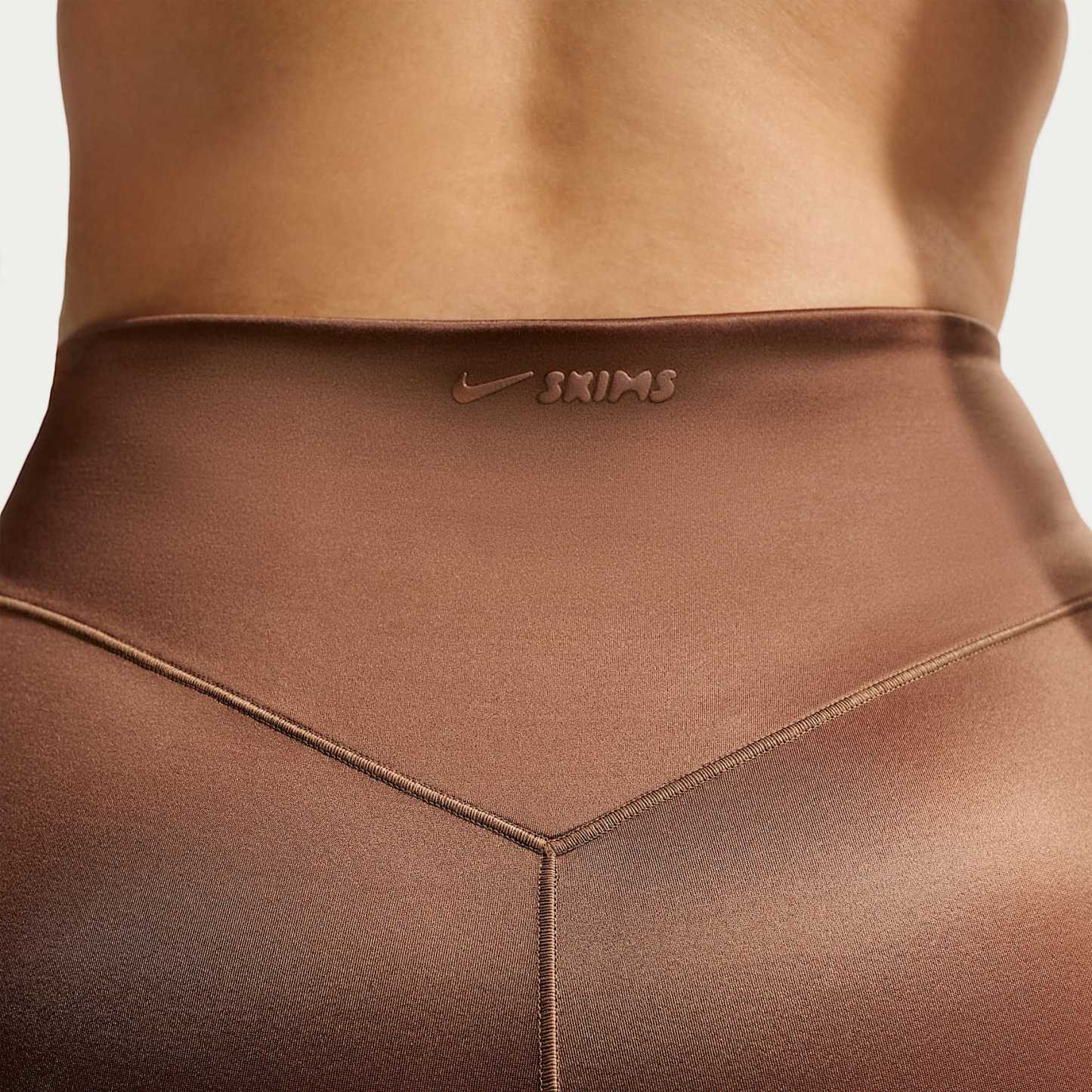 NikeSKIMS Satin Shine Women's High-Waisted Bonded 66cm (approx.) Leggings – NSKM Carob Brown
