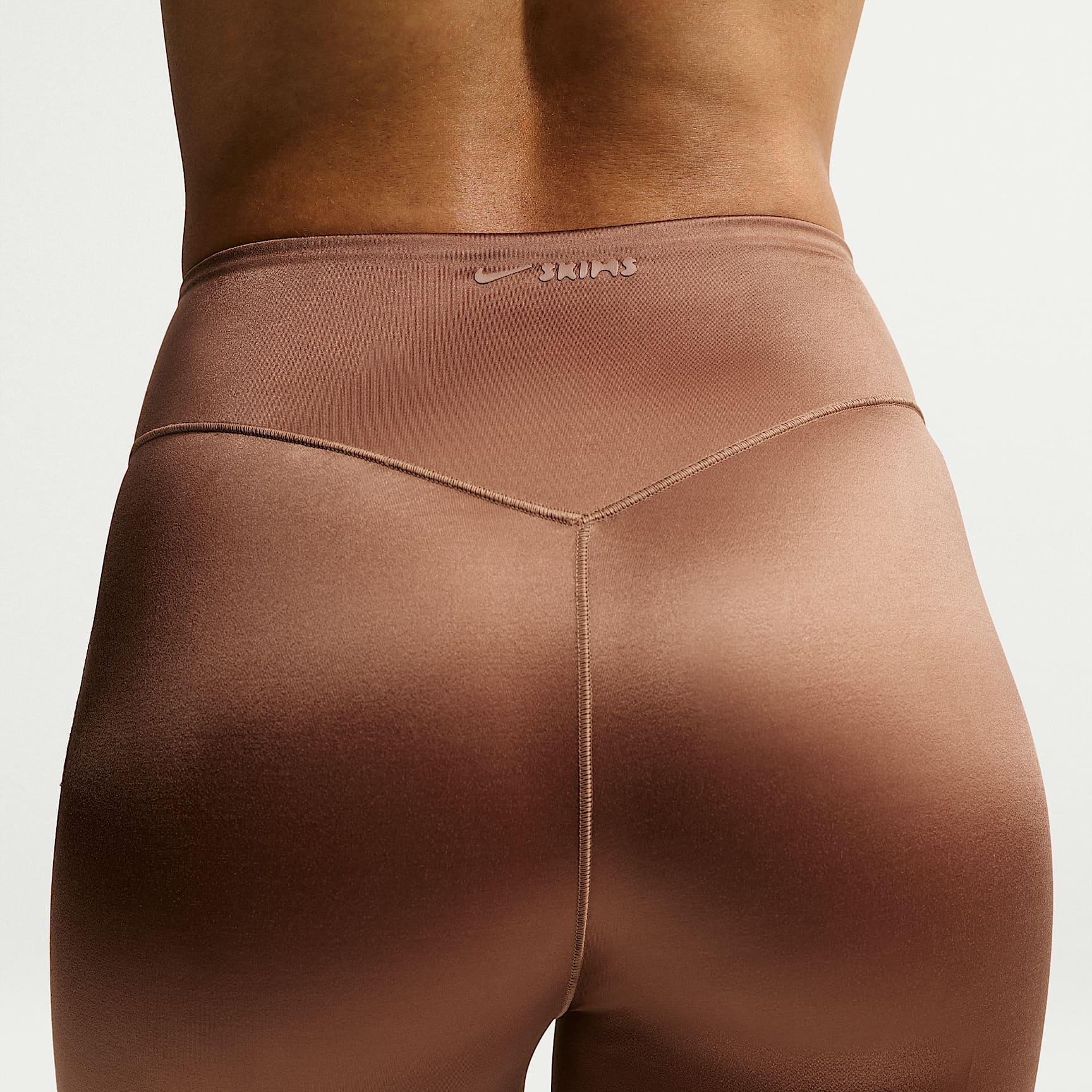 NikeSKIMS Satin Shine Women's High-Waisted Bonded 66cm (approx.) Leggings – NSKM Carob Brown