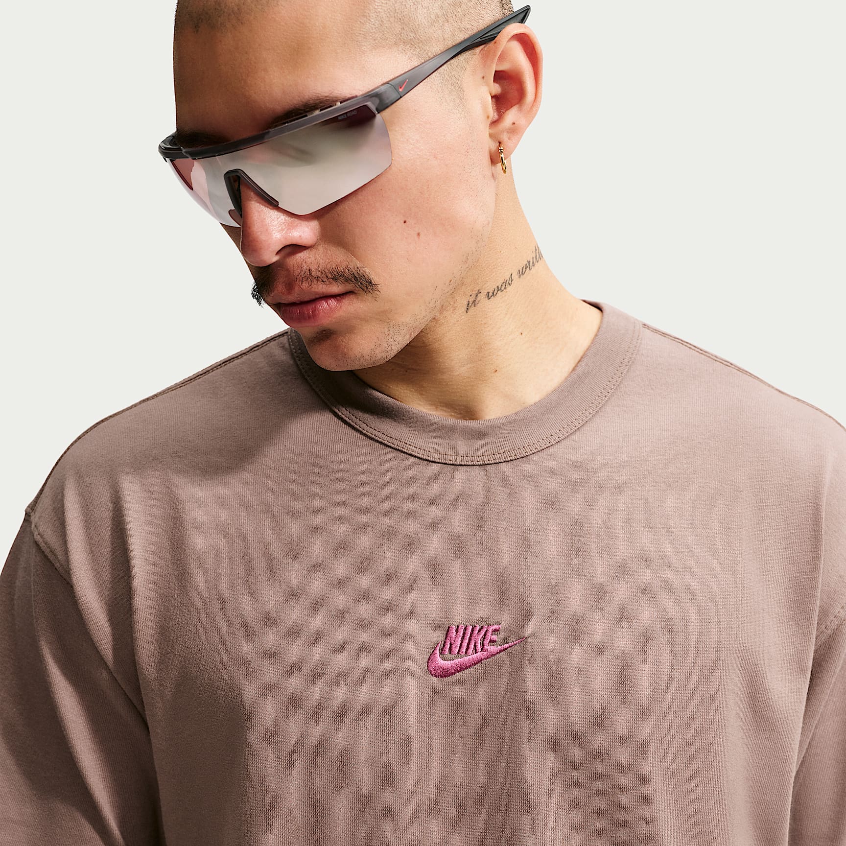 Nike Sportswear Premium Essentials Men's T-Shirt – Mink Brown