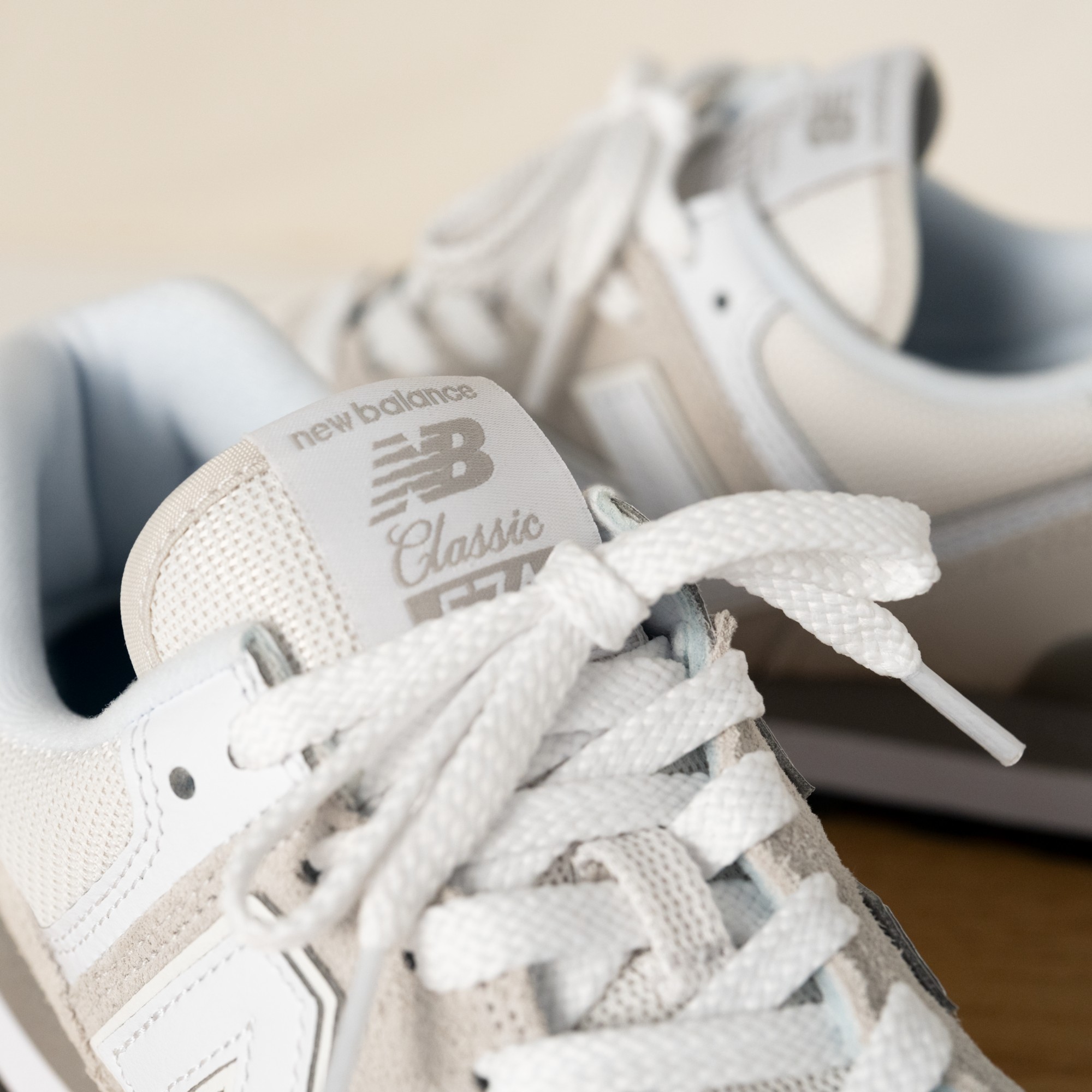 574 Core – NIMBUS CLOUD with WHITE