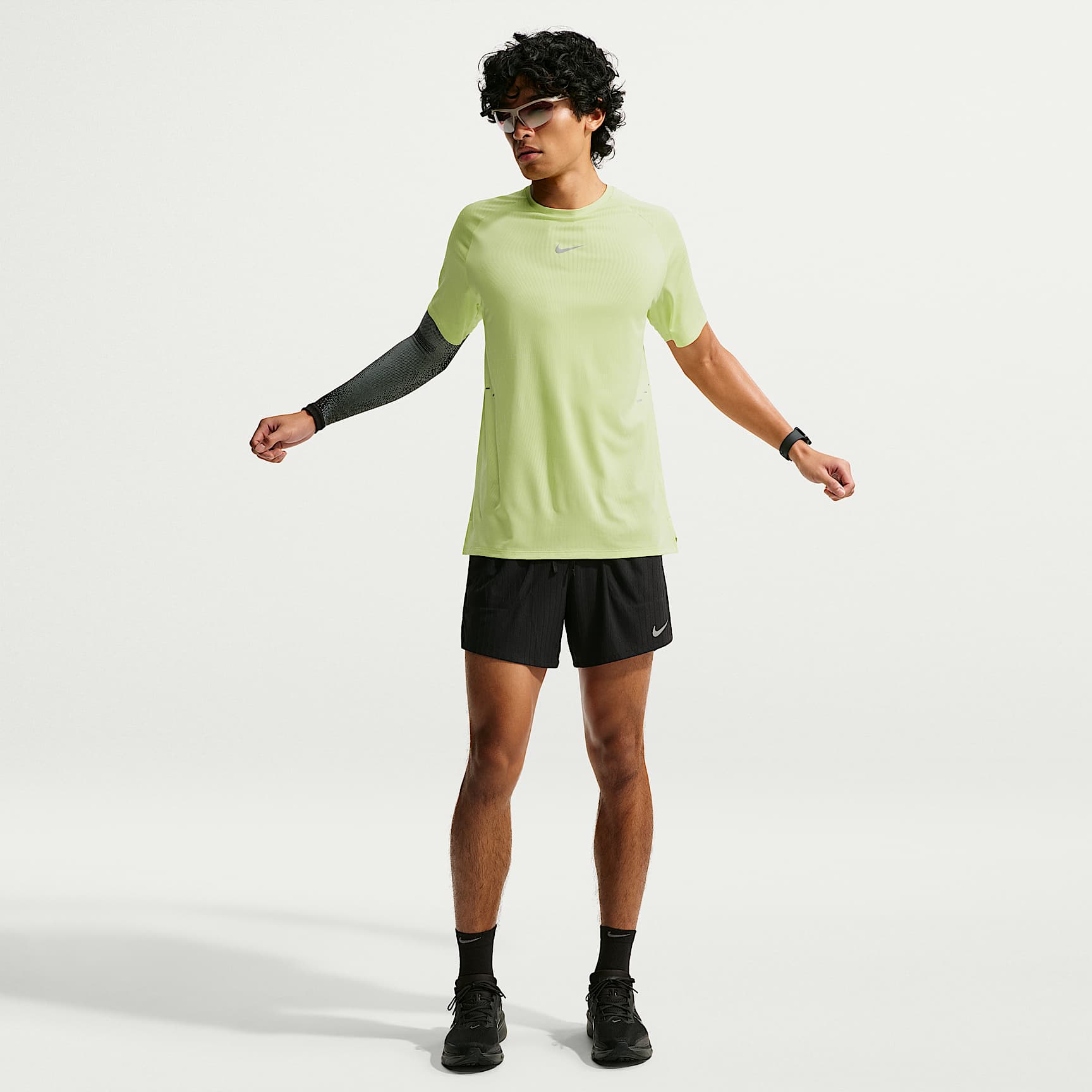 Nike Stride Aero-FIT Men's Short-Sleeve Running Top – Light Lemon Twist/Light Silver