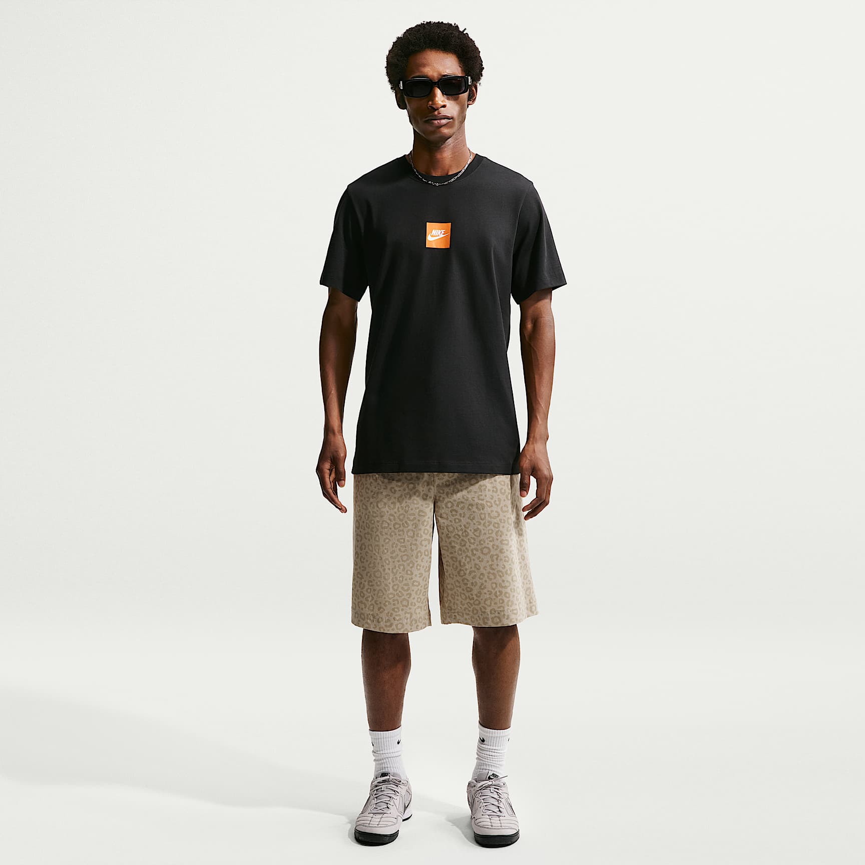 Nike Sportswear T-Shirt – Black/White