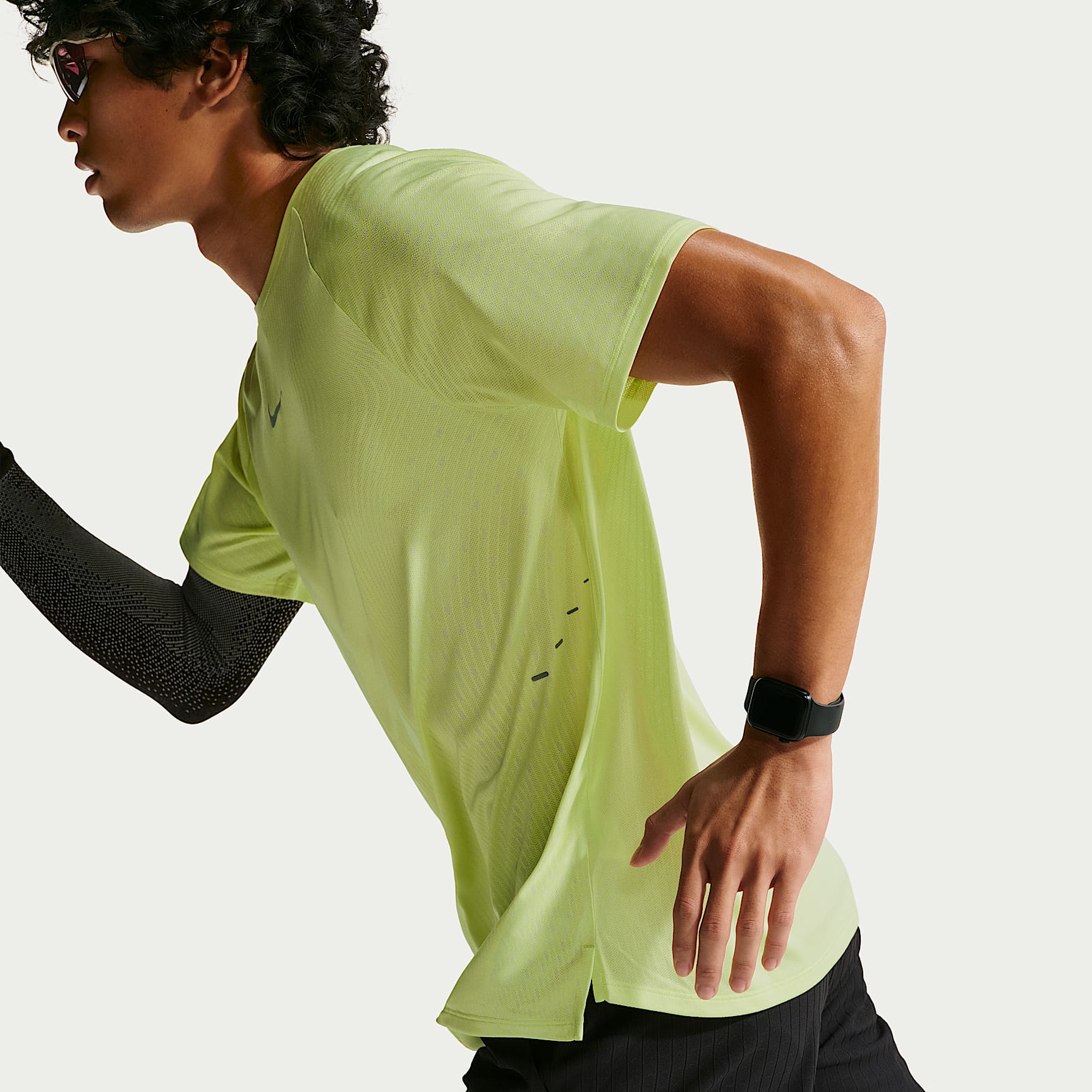 Nike Stride Aero-FIT Men's Short-Sleeve Running Top – Light Lemon Twist/Light Silver