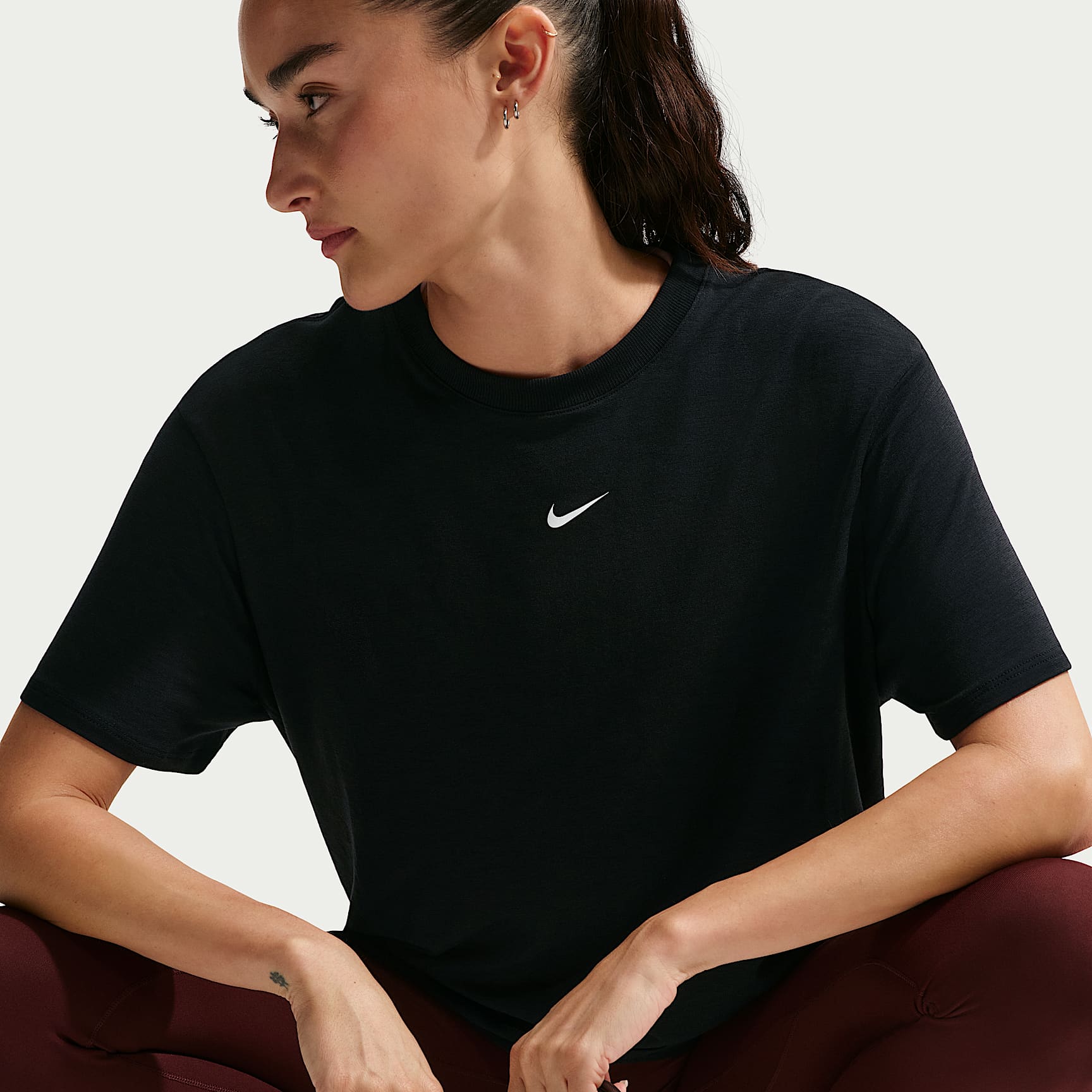 Nike One Relaxed Women's Dri-FIT Short-Sleeve Top – Black/White
