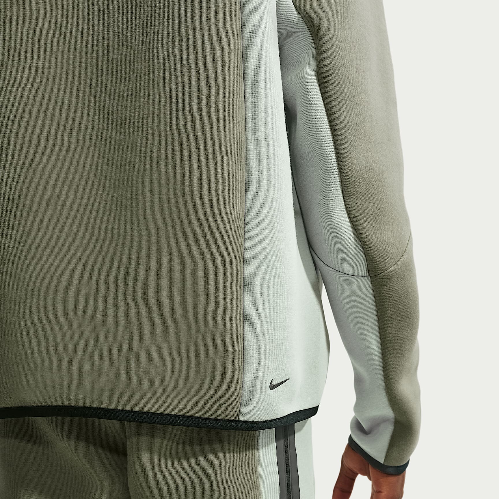 Nike Tech Men's Colour-Block Full-Zip Fleece Windrunner Jacket – Silver Sage/Jade Horizon/Black