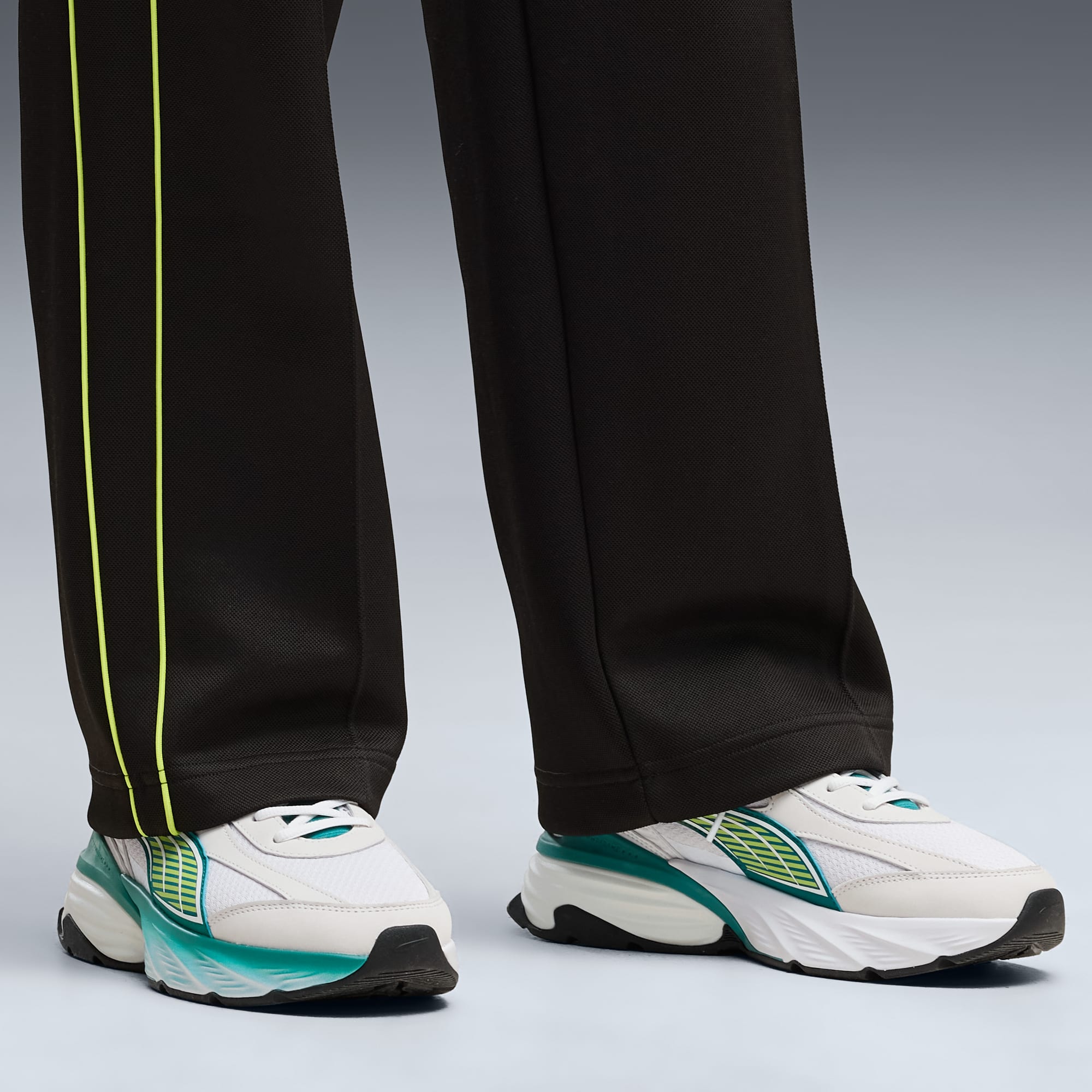 PUMA x ASTON MARTIN ARAMCO F1® TEAM Fade Sneakers Unisex – PUMA White-Lime Shimmer