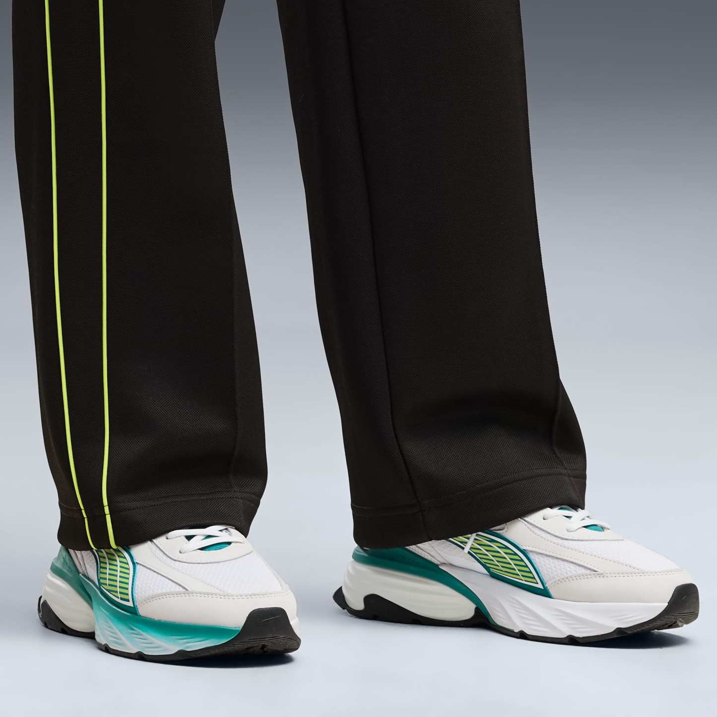 PUMA x ASTON MARTIN ARAMCO F1® TEAM Fade Sneakers Unisex – PUMA White-Lime Shimmer