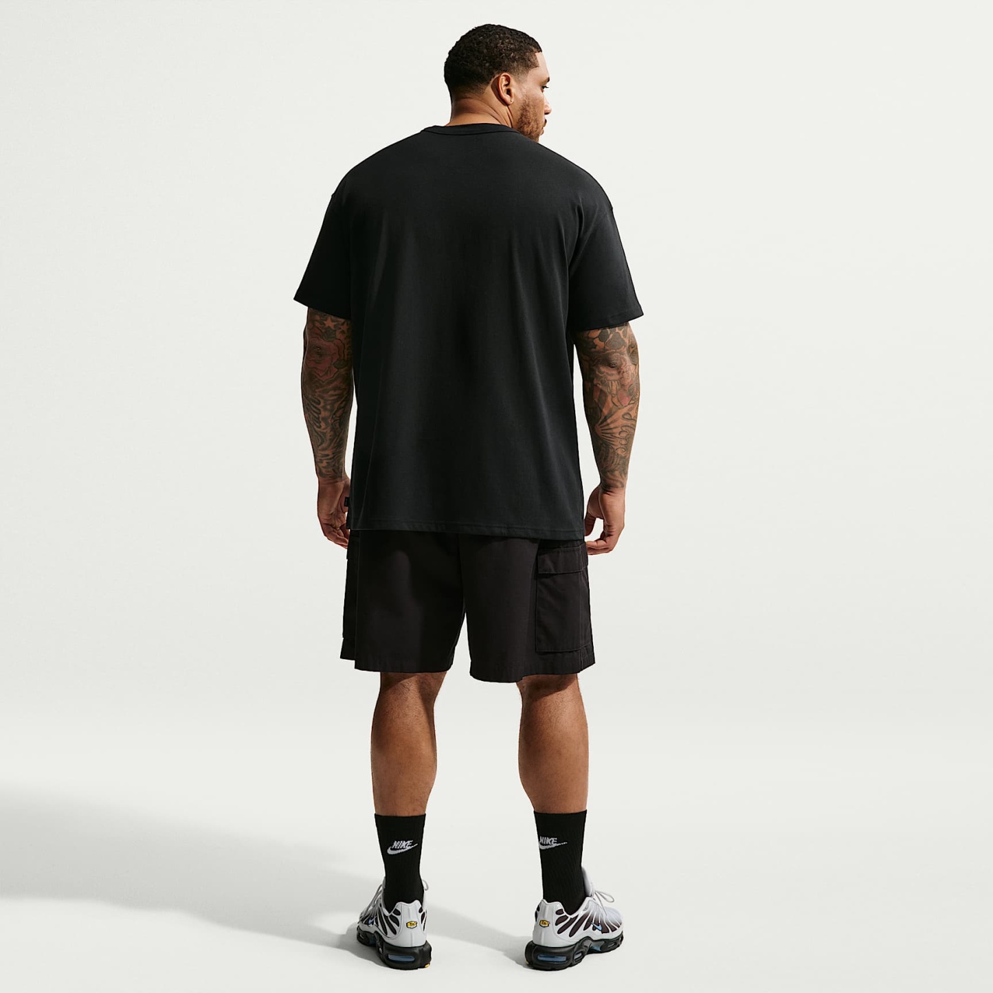 Nike Sportswear Premium Essentials Men's T-Shirt – Black