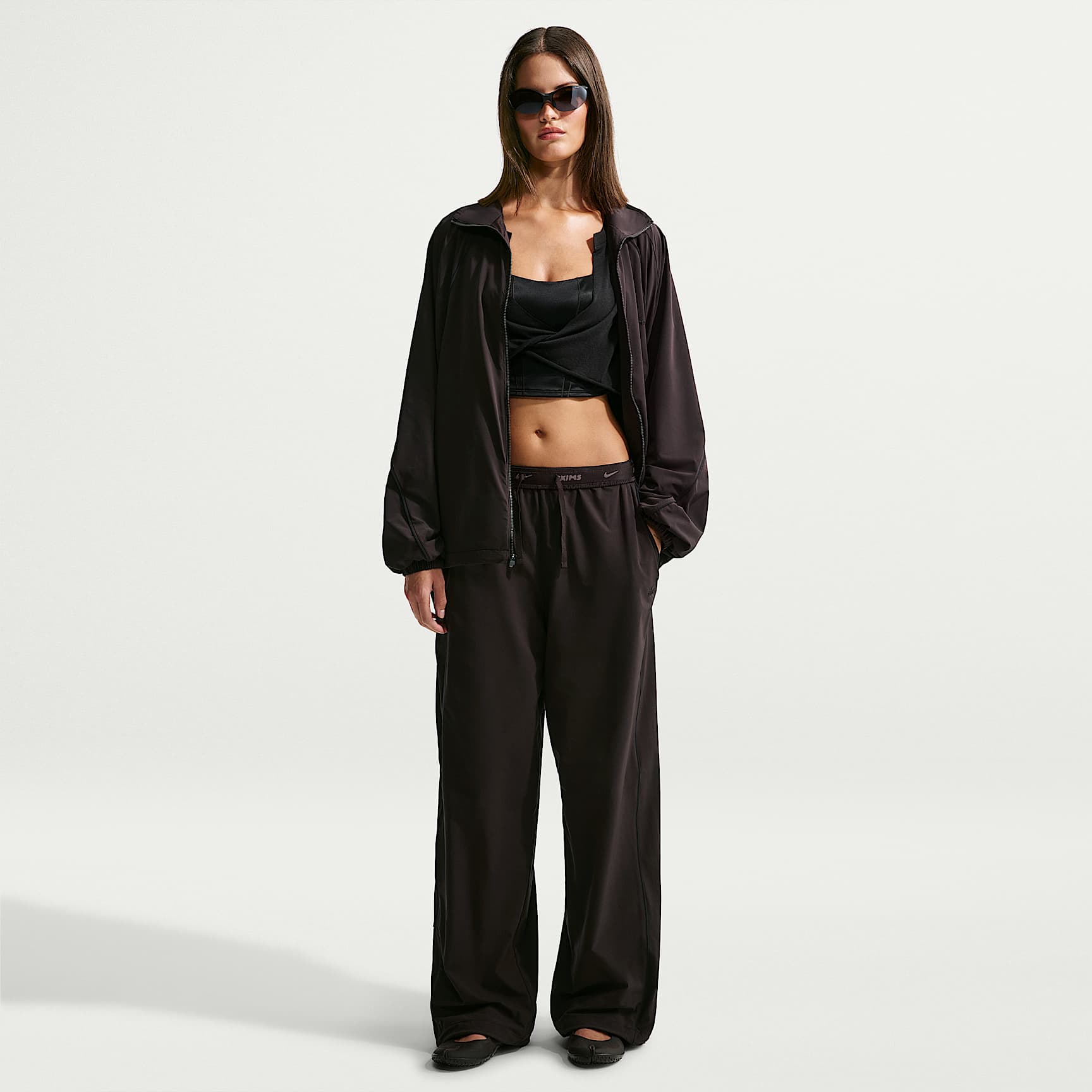 NikeSKIMS Stretch Nylon Women's Oversized Trousers – NSKM Dark Roast/NSKM Obsidian/NSKM Obsidian