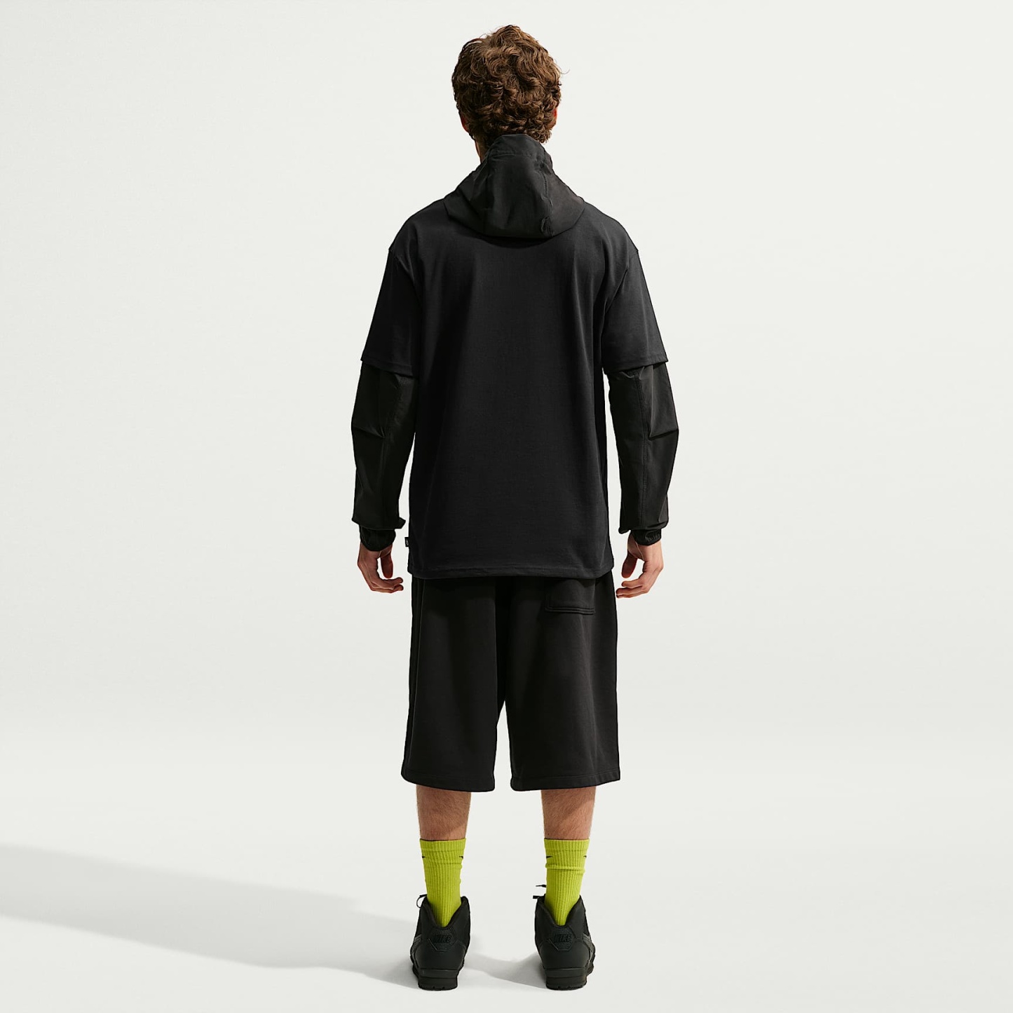 Nike Sportswear Premium Essentials Men's T-Shirt – Black/Chrome Yellow