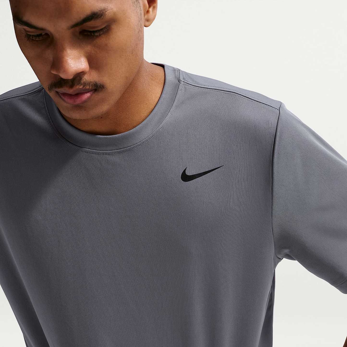 Nike Men's Dri-FIT Training T-Shirt – Smoke Grey/Black