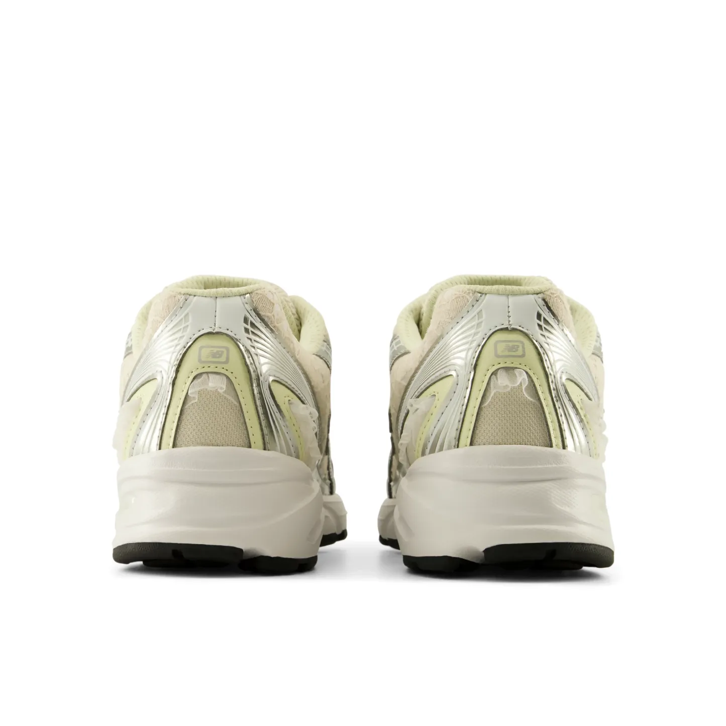 740 – MOONBEAM with LIGHT SILVER METALLIC