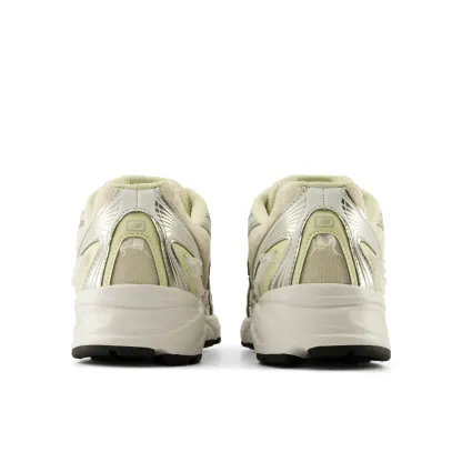 740 – MOONBEAM with LIGHT SILVER METALLIC